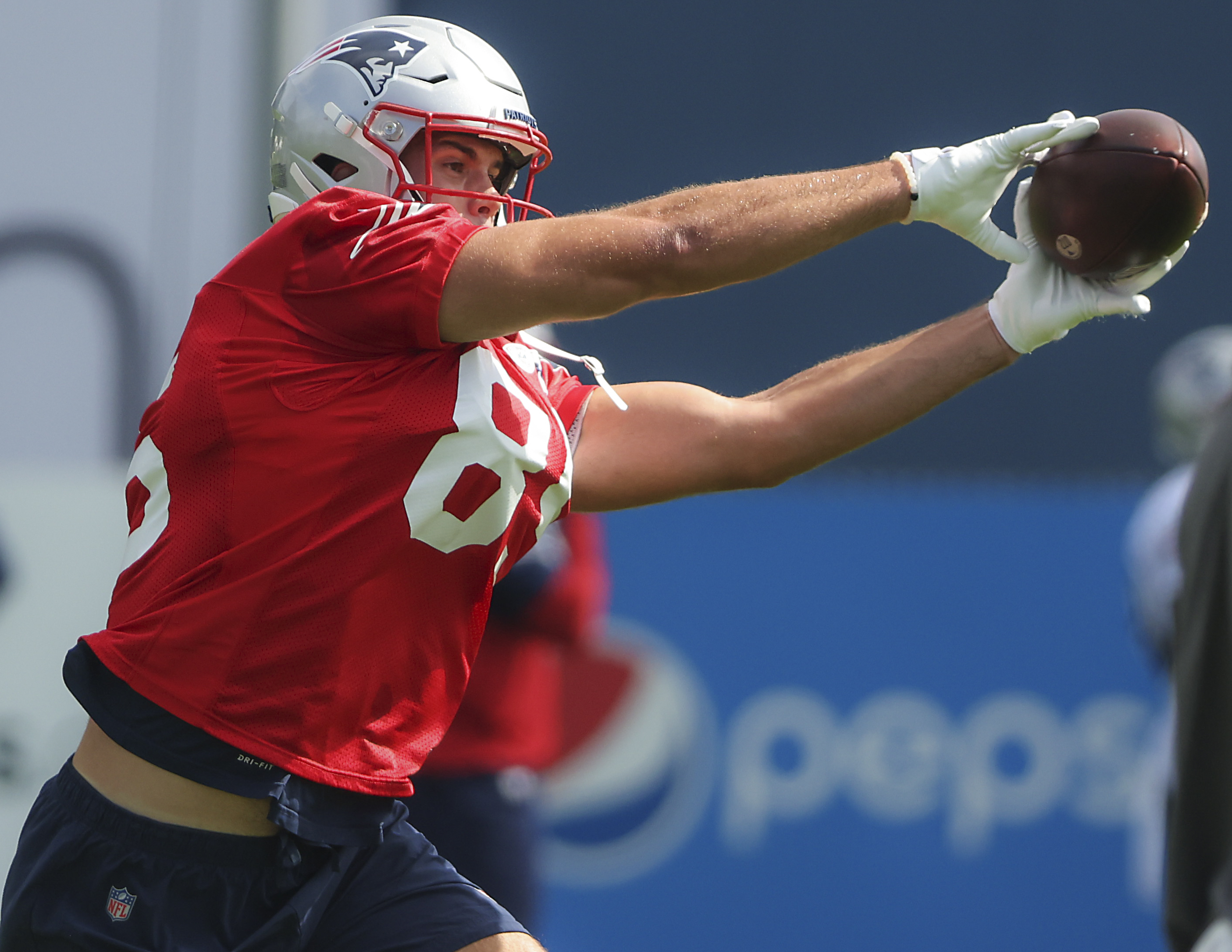 The Daily Sweat: Mac Jones takes center stage for the Patriots vs