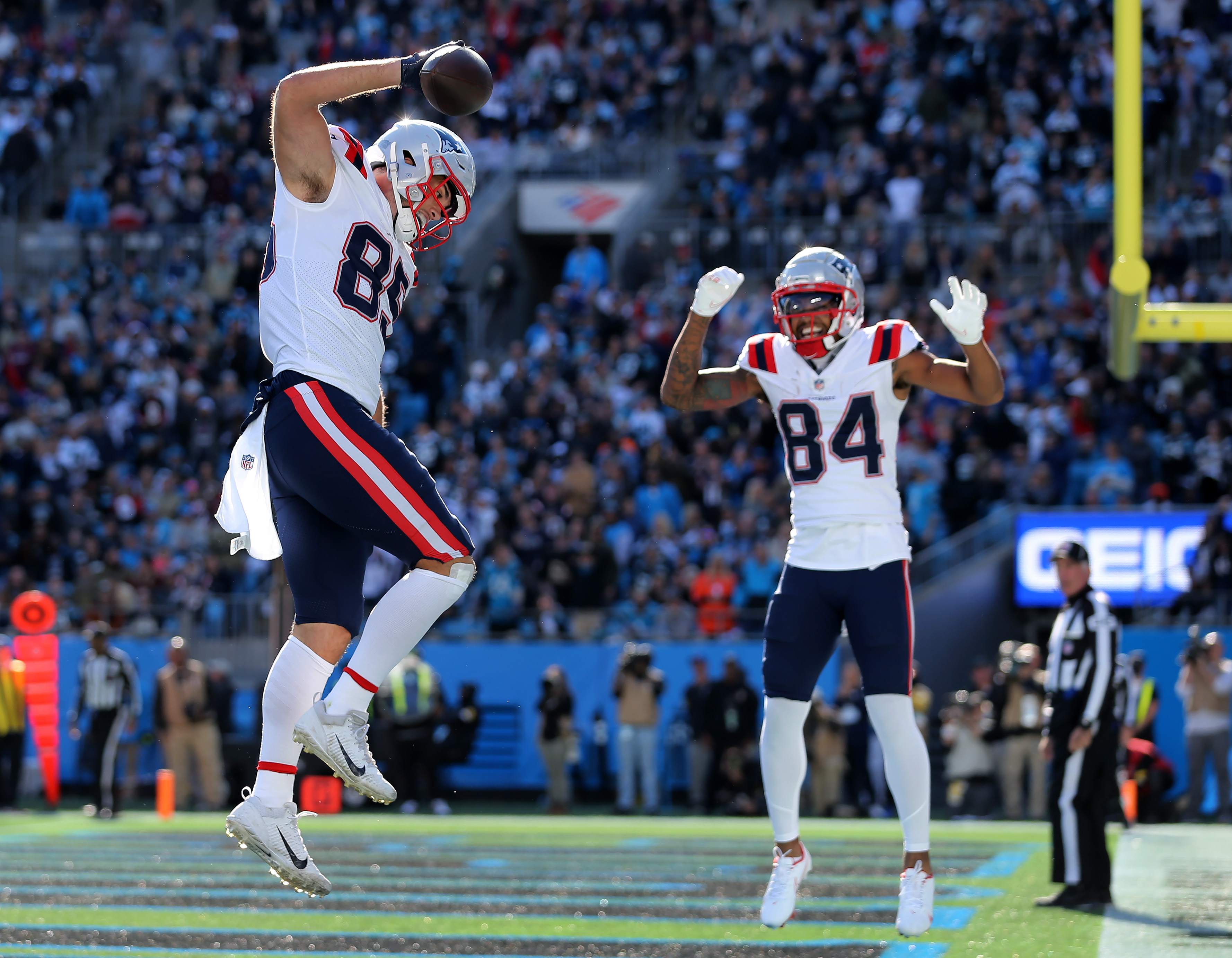 After Hunter Henry fourth-quarter touchdown, Patriots trail 17-10 - NBC  Sports