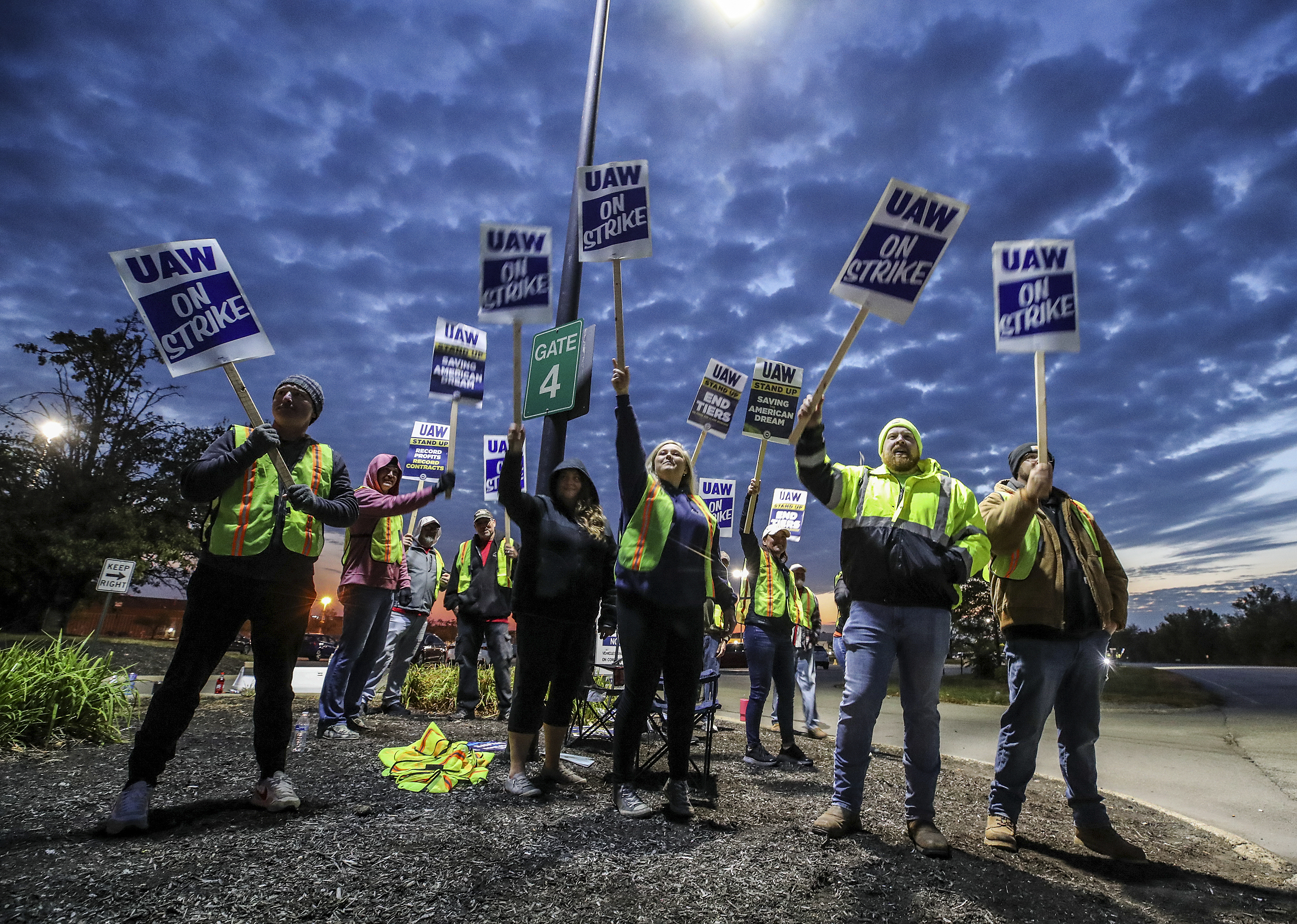 Rail workers win key concessions in deal to prevent strike