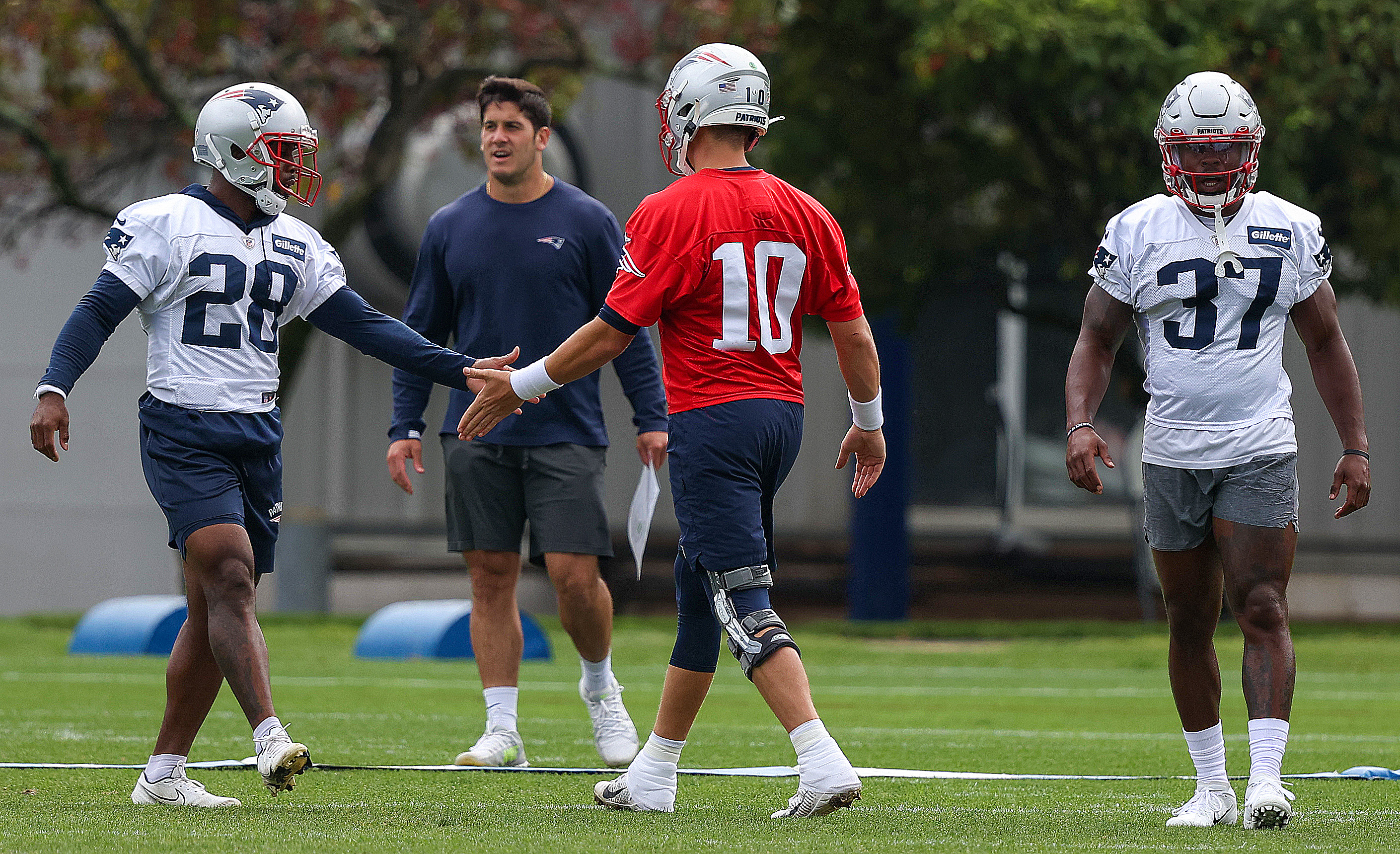 Mac Jones gave major hints in Week 1 about how he intends to lead the  Patriots - The Boston Globe