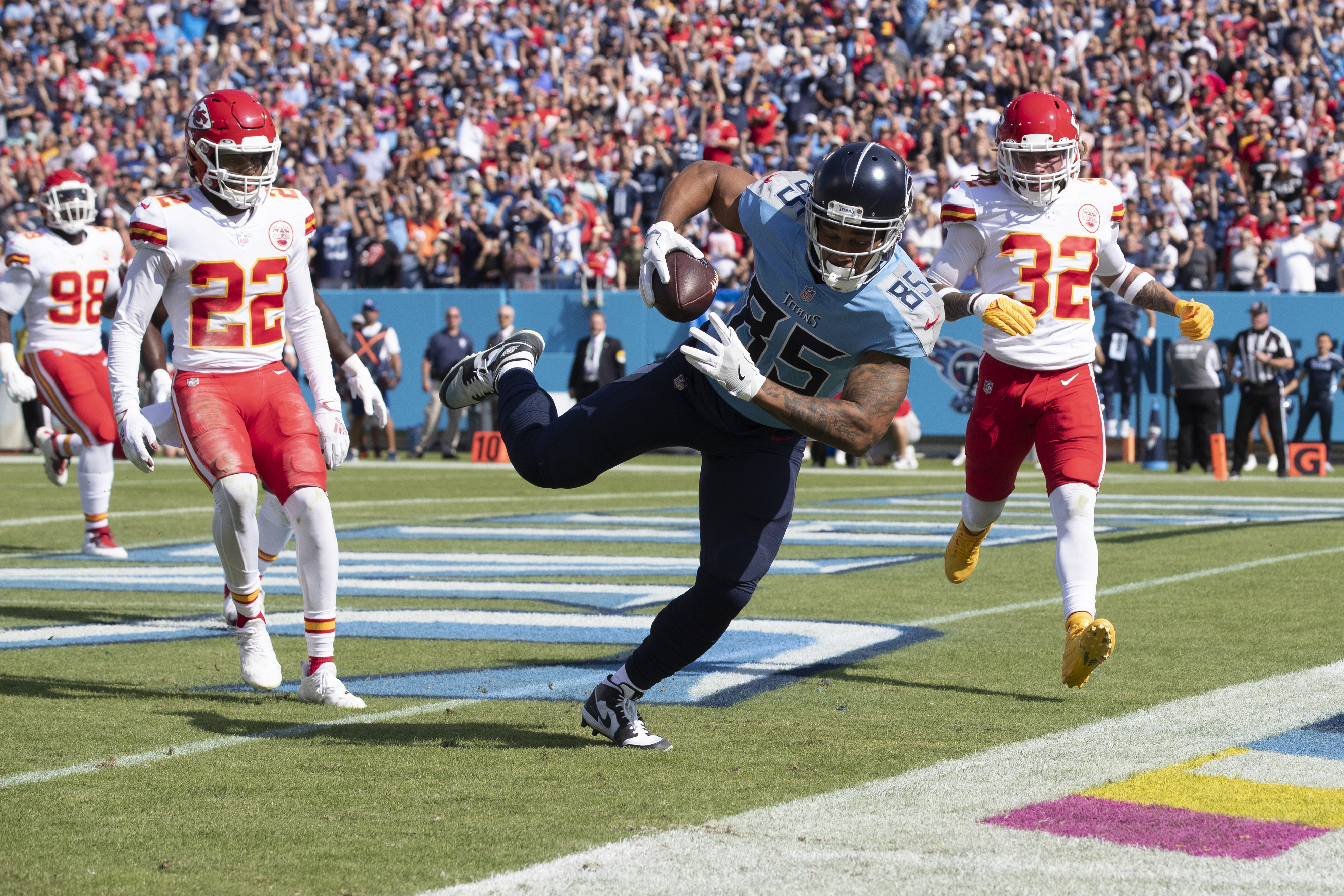 Tight end MyCole Pruitt grabbed a first-quarter touchdown pass to put the Titans in the lead for good against Kansas City.