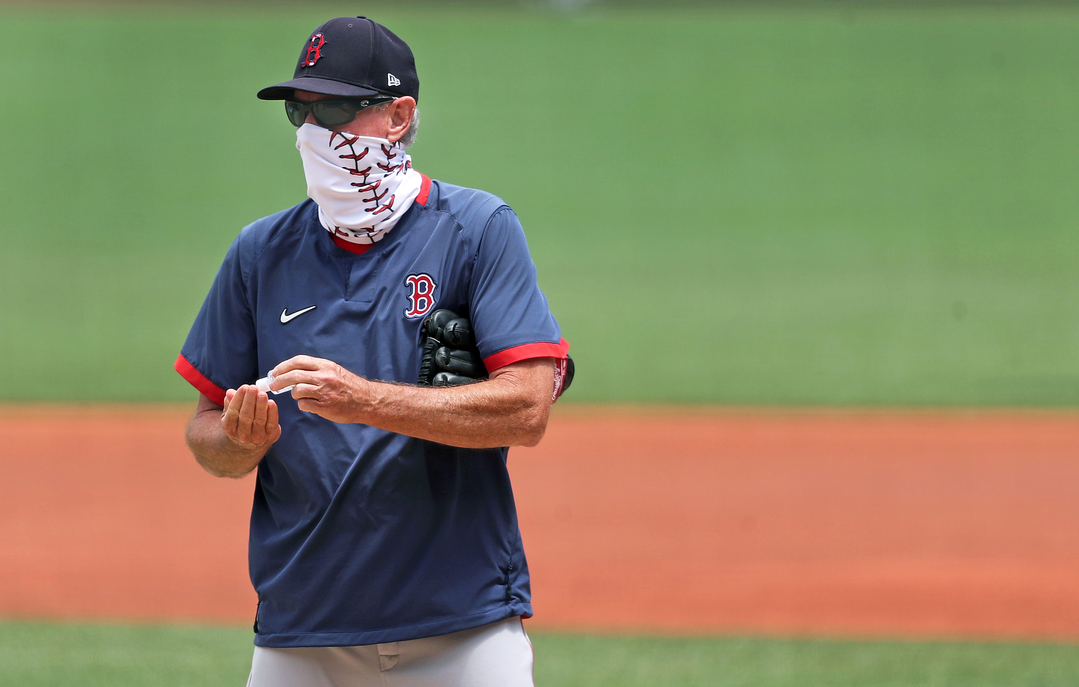 WATCH: Cardinals' Tommy Edman robs Giants Mike Yastrzemski of Hit - Fastball