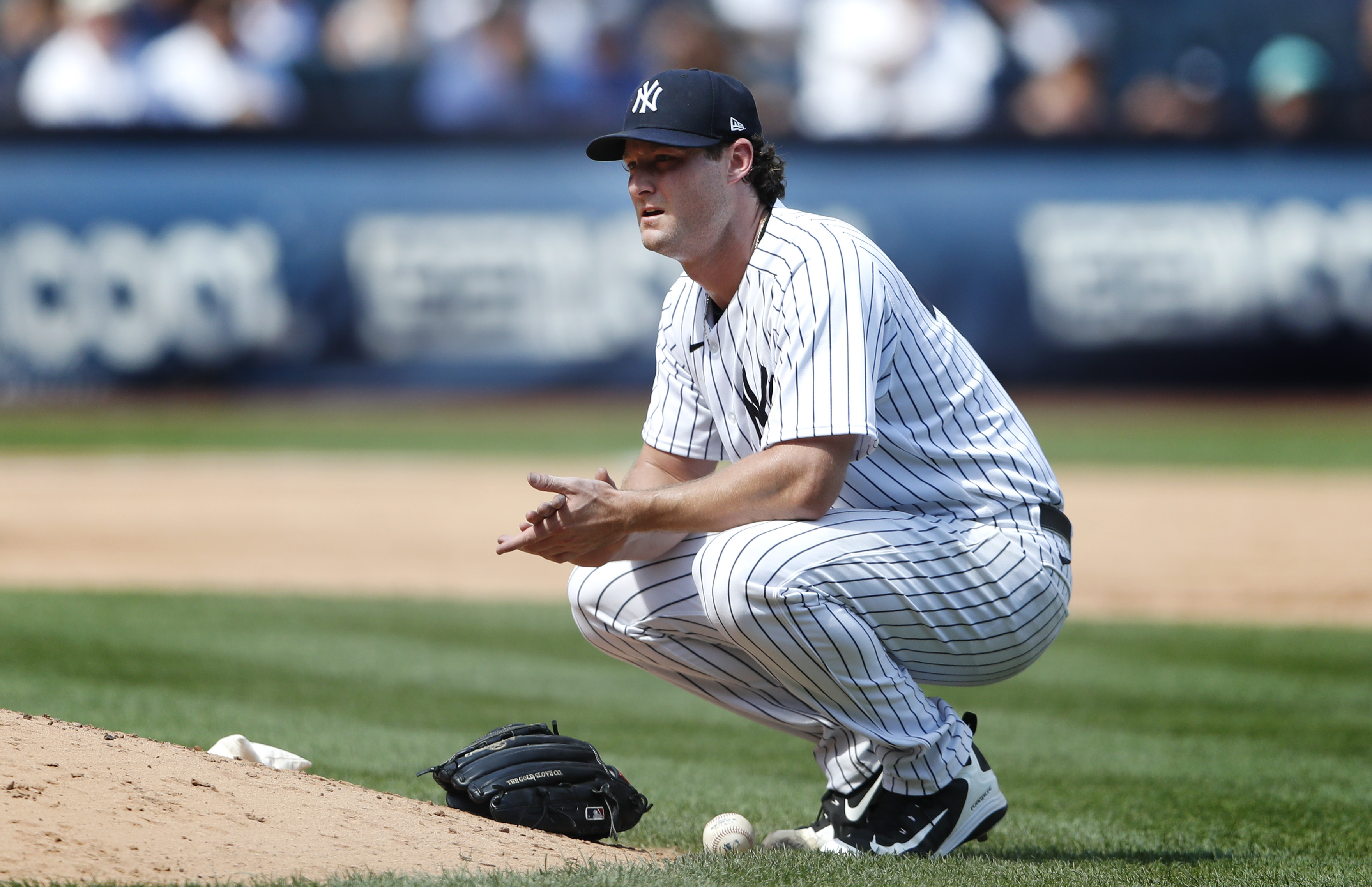 Aaron Boone New York Yankees 2020 Game Used Playoff Cutoff Hoodie (LG) –  CollectibleXchange