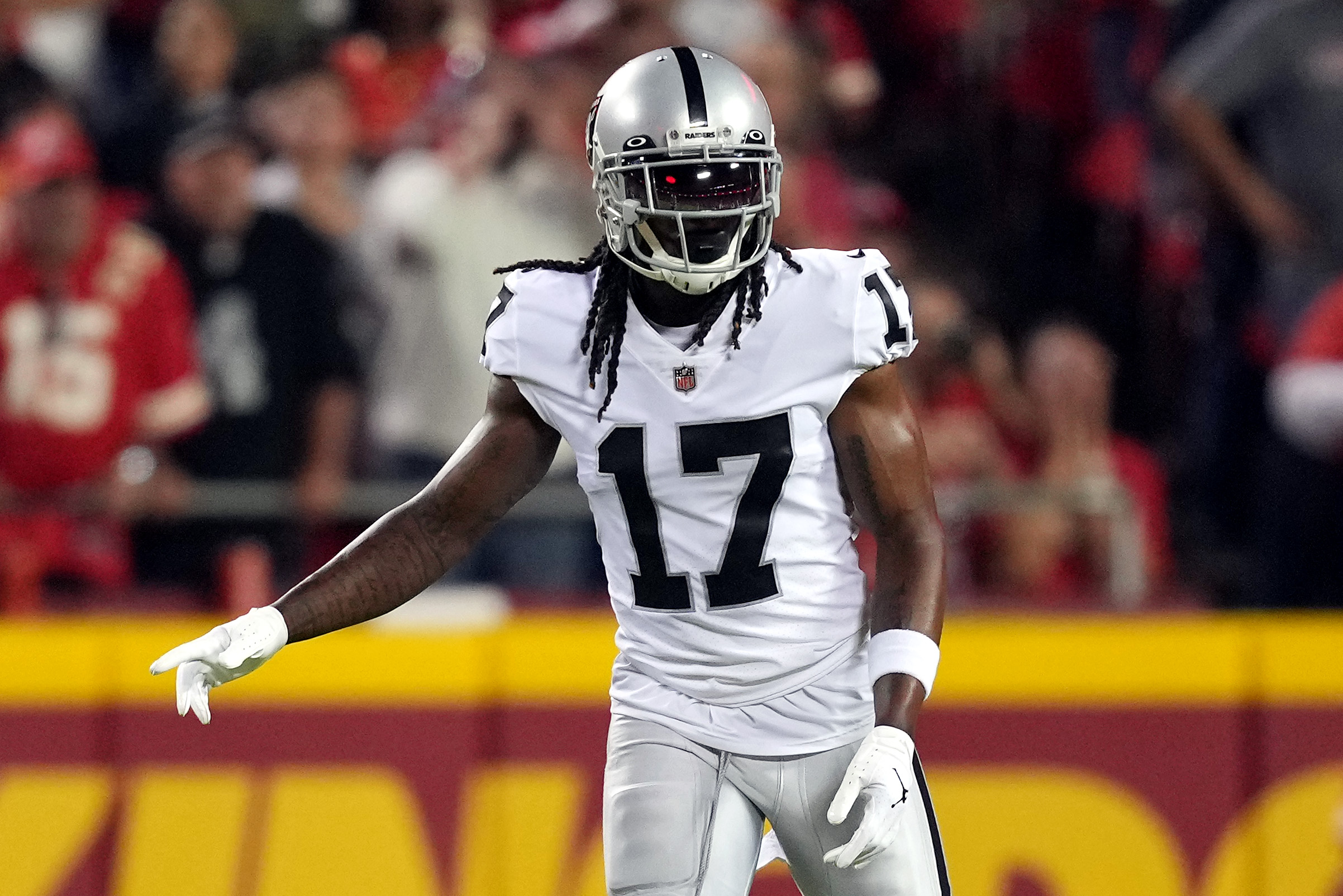 Raiders' Davante Adams could be suspended for shoving photographer