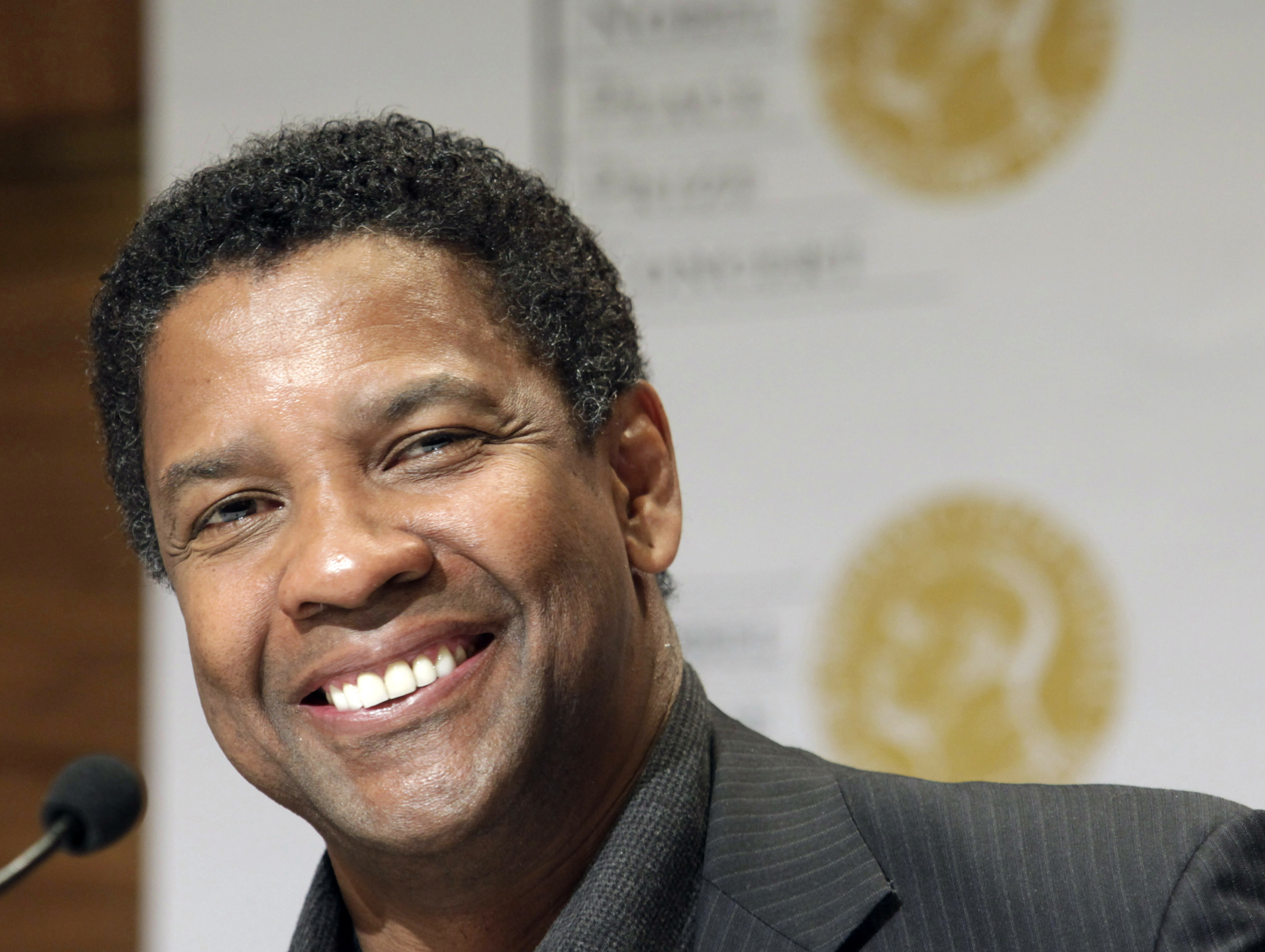 Denzel Washington came to the aid of a distressed man after spotting