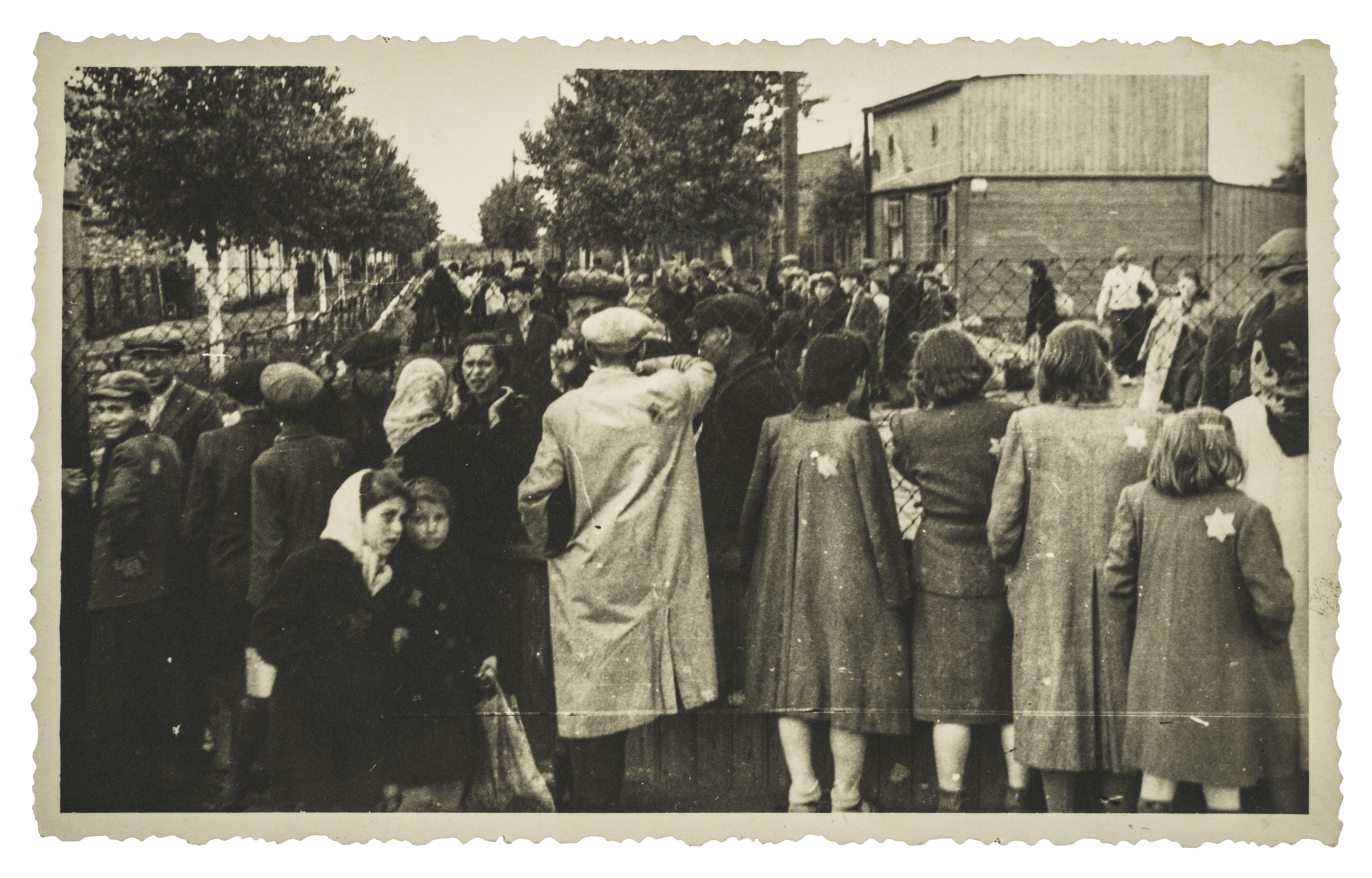 An image from the Lodz Ghetto, taken by Henryk Ross between 1940 and 1945.