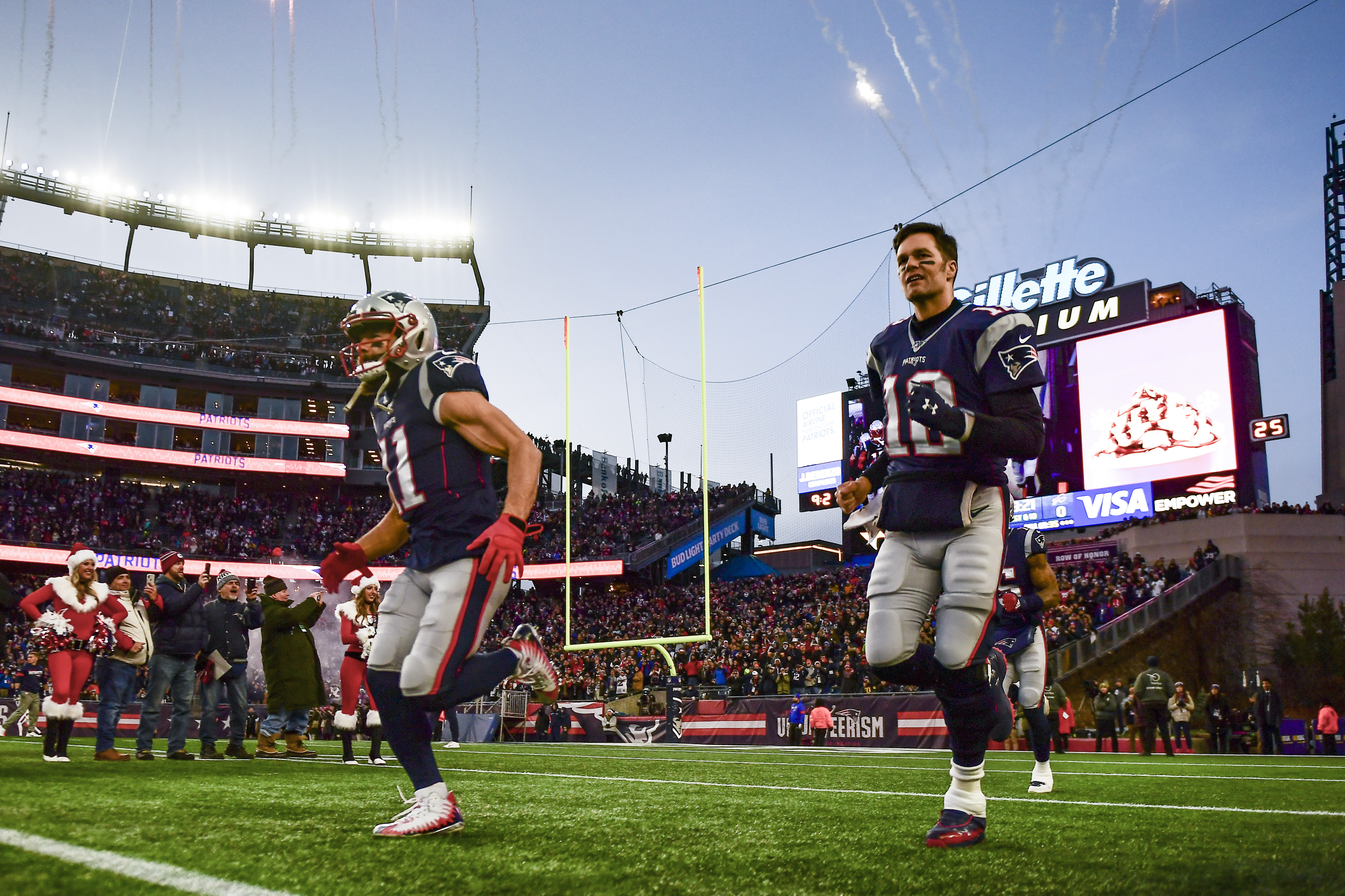 Super Bowl 2021: Rob Gronkowski shouts Alex Guerrero, credits Tom