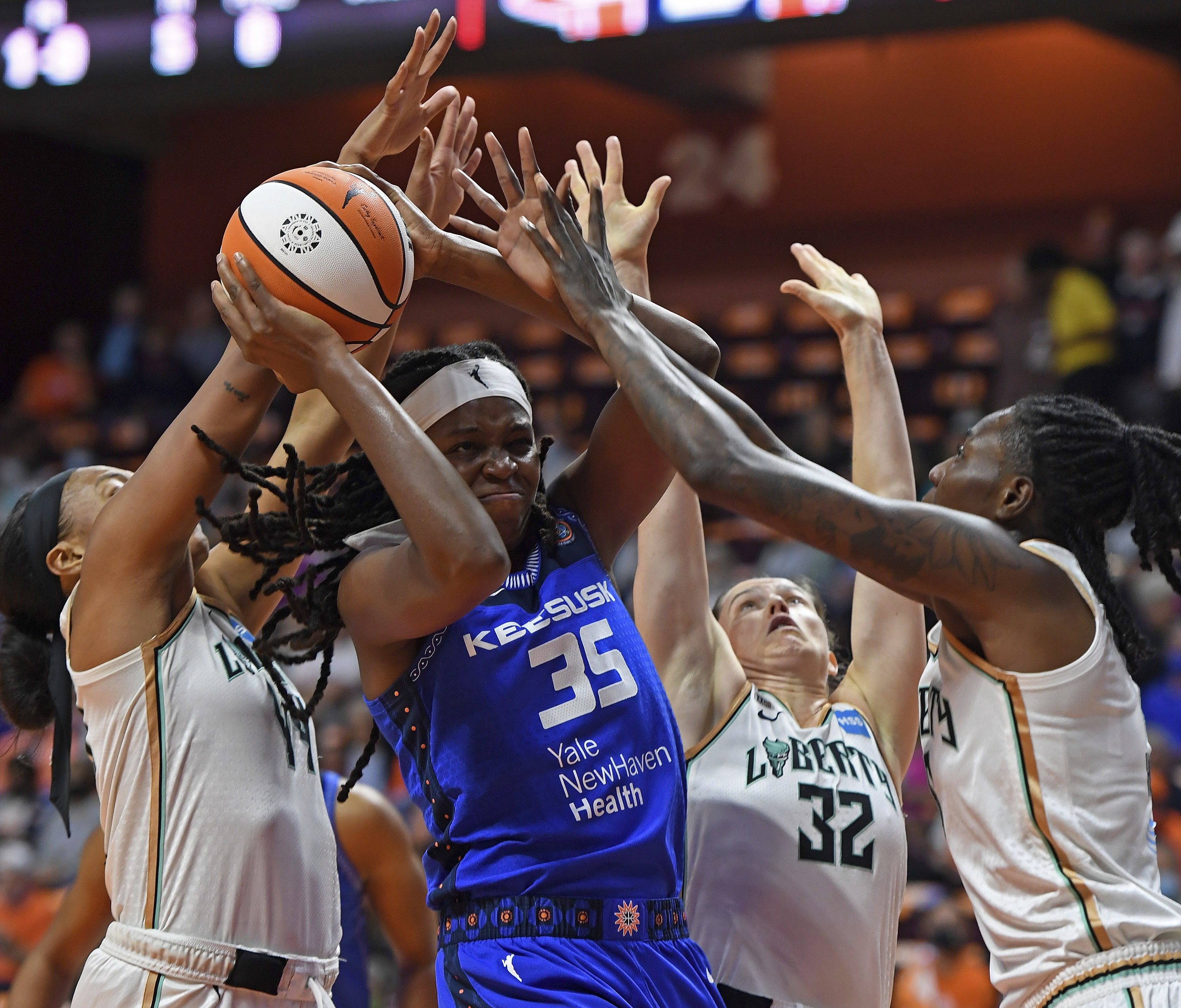 Connecticut Sun forward Jonquel Jones (center) had 18 points and 13 rebounds.