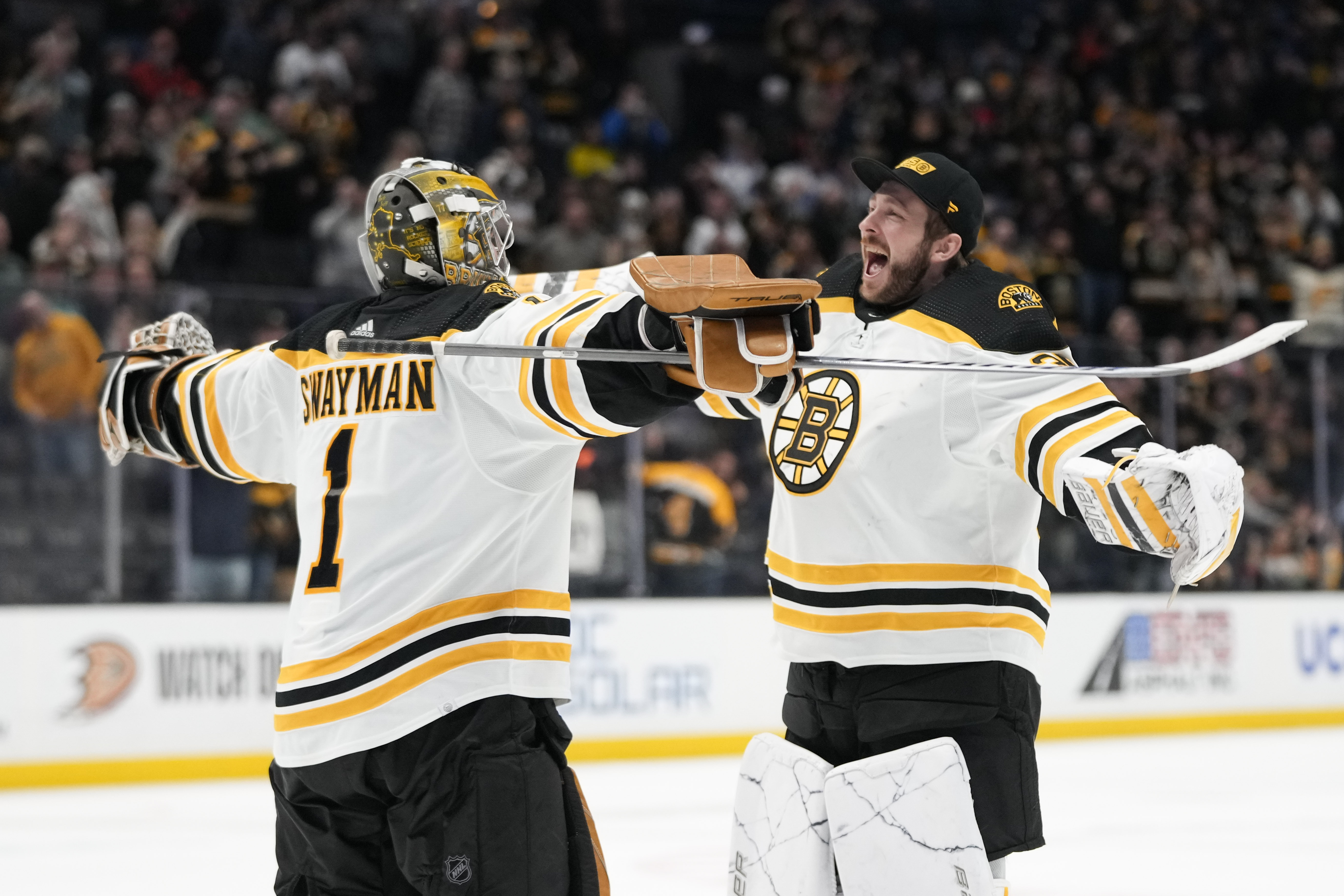 For Bruins goalies Jeremy Swayman and Linus Ullmark, success means sharing  the spotlight - The Boston Globe