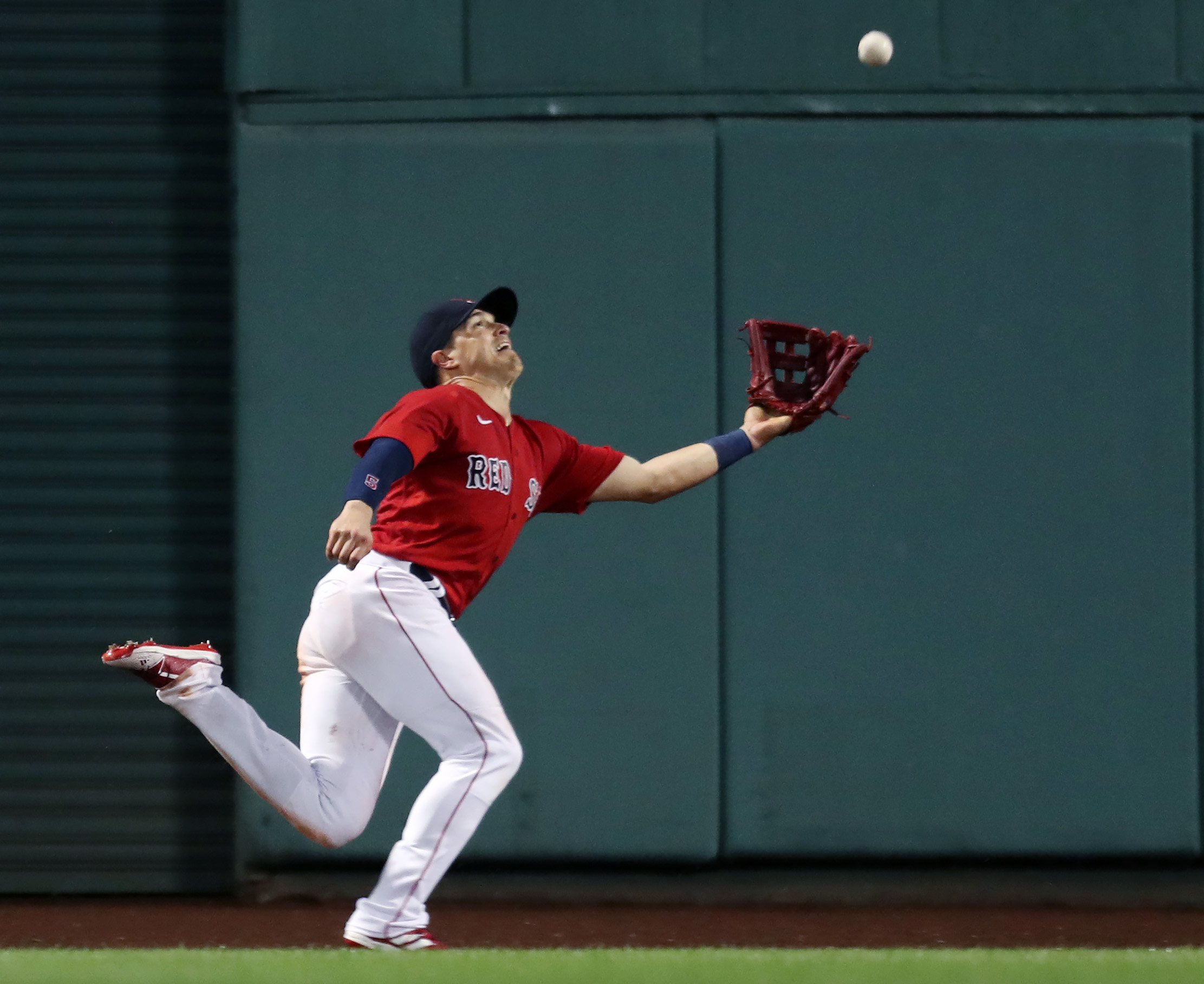 Kiké Hernandez crushes a solo home run to deep center field to