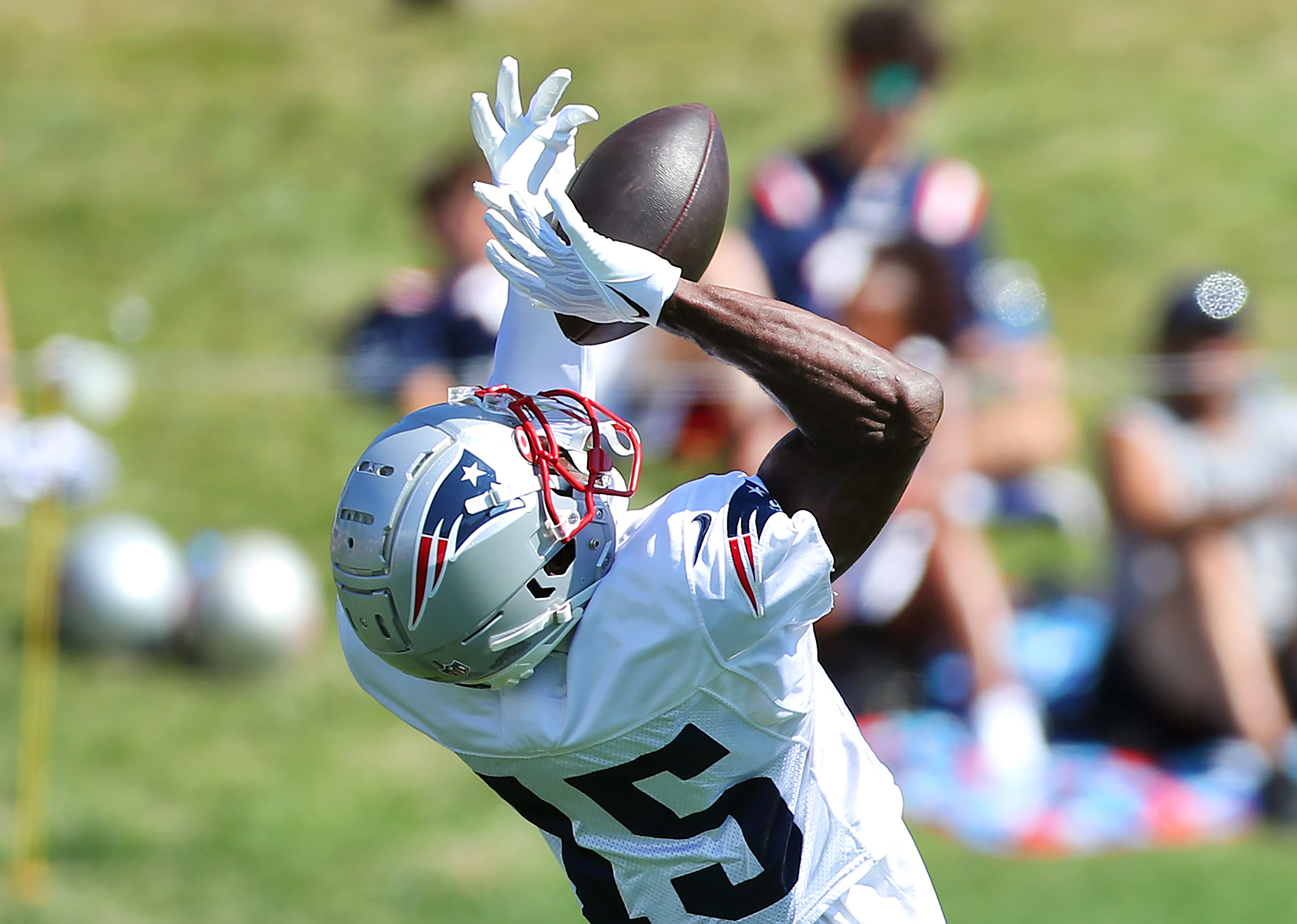 Patriots LB Jahlani Tavai Goes Down at Training Camp