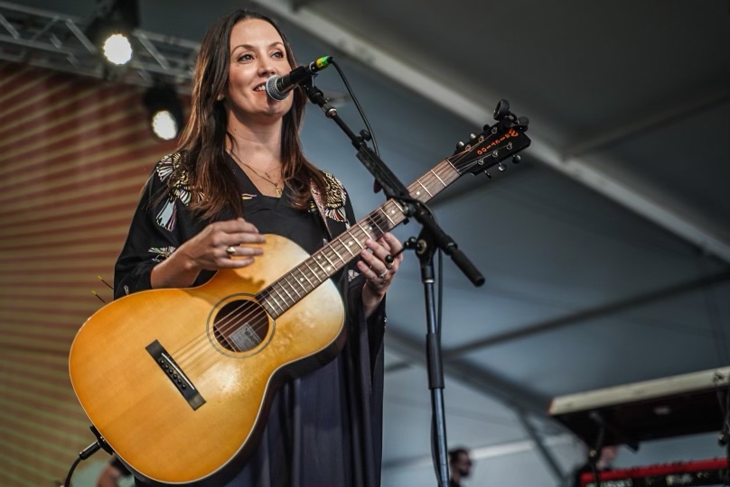 Natalie Hemby plays a set at the Newport Folk Festival that included a dedication to the late John Prine.