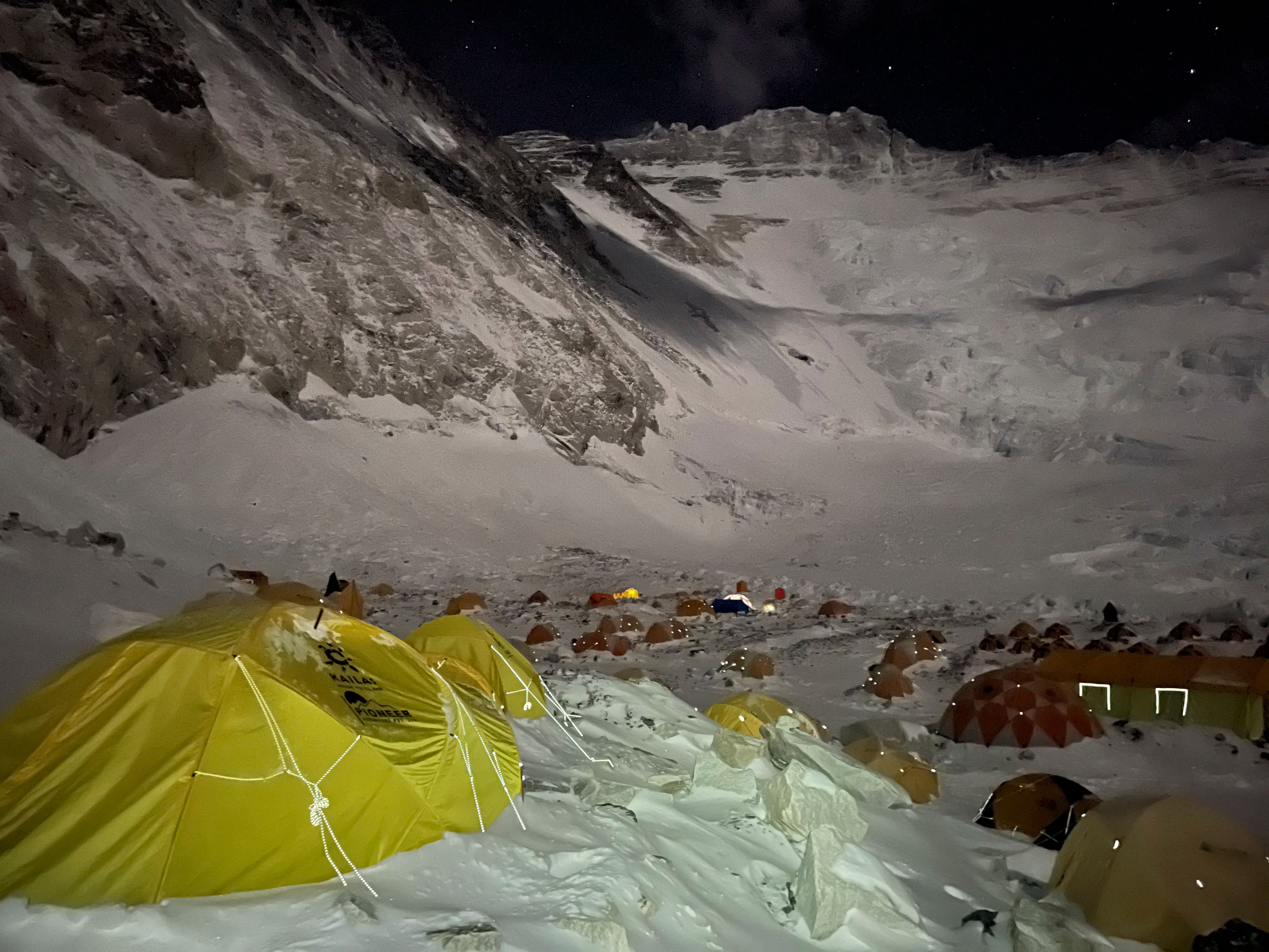 Photos Virus Fails To Deter Hundreds Of Climbers On Mount Everest 