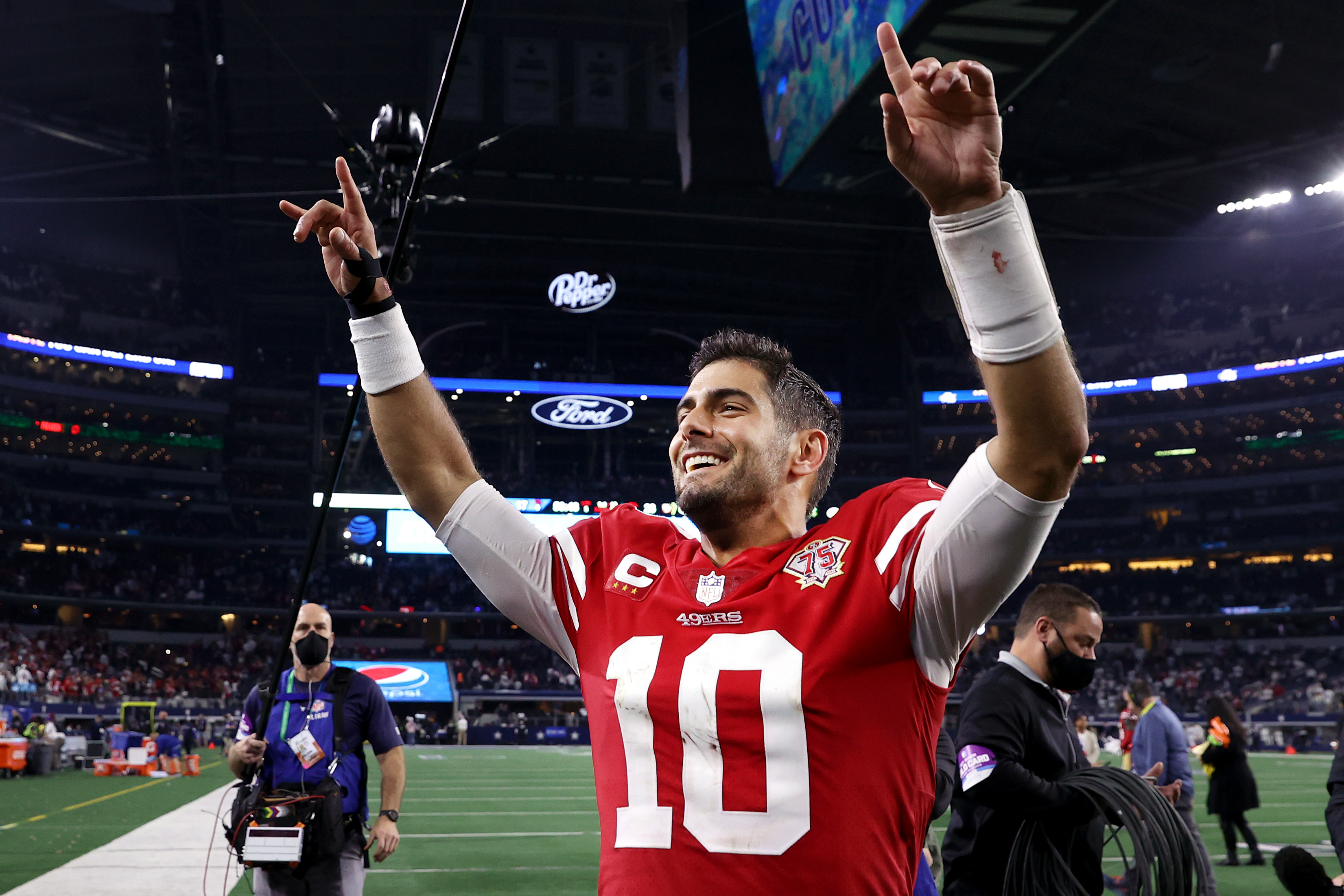 Twitter has the hots for Tom Brady's backup Jimmy Garoppolo - Outsports