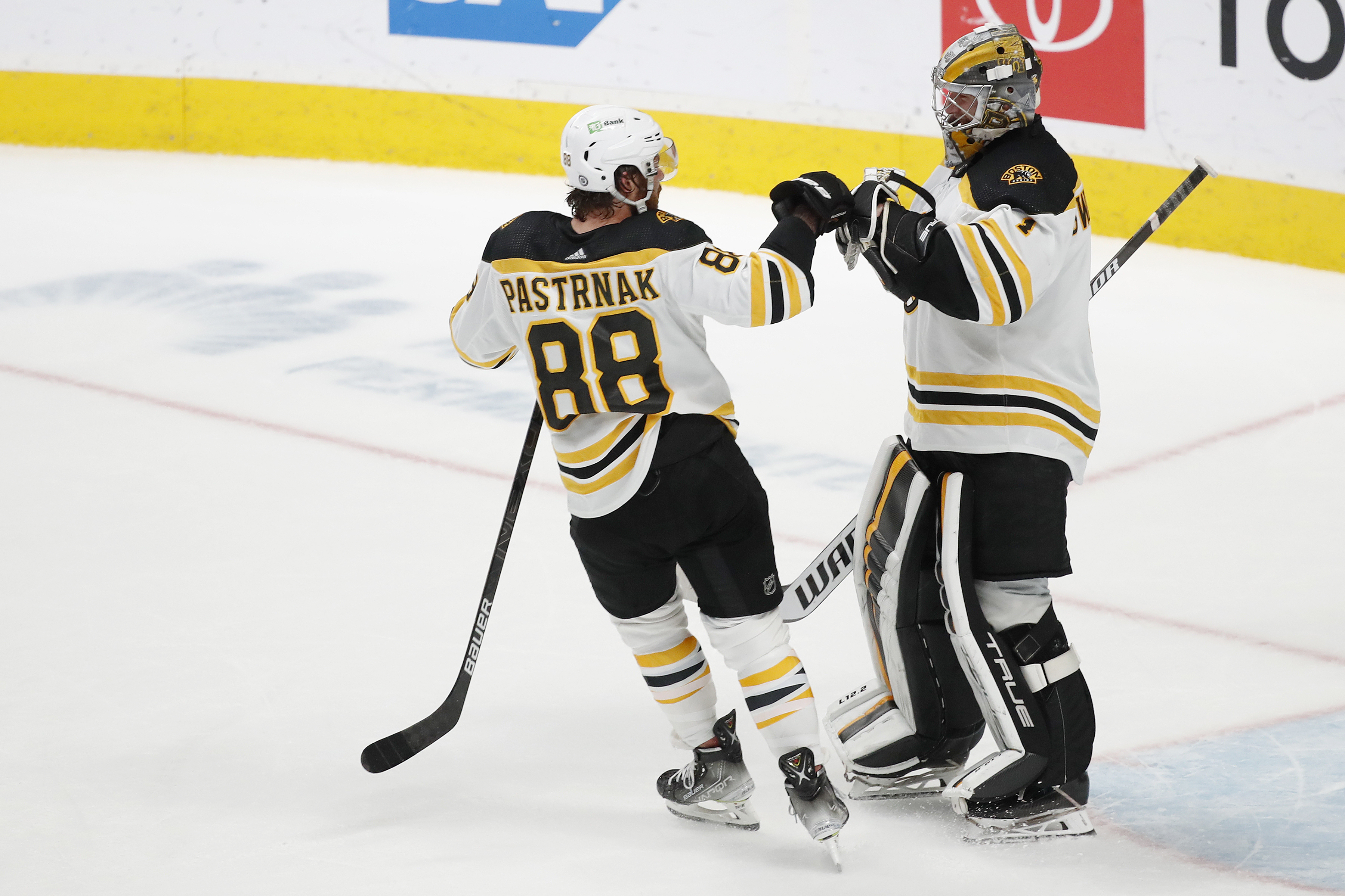 Jeremy Swayman earns Hockey East Rookie of the Week - Stanley Cup