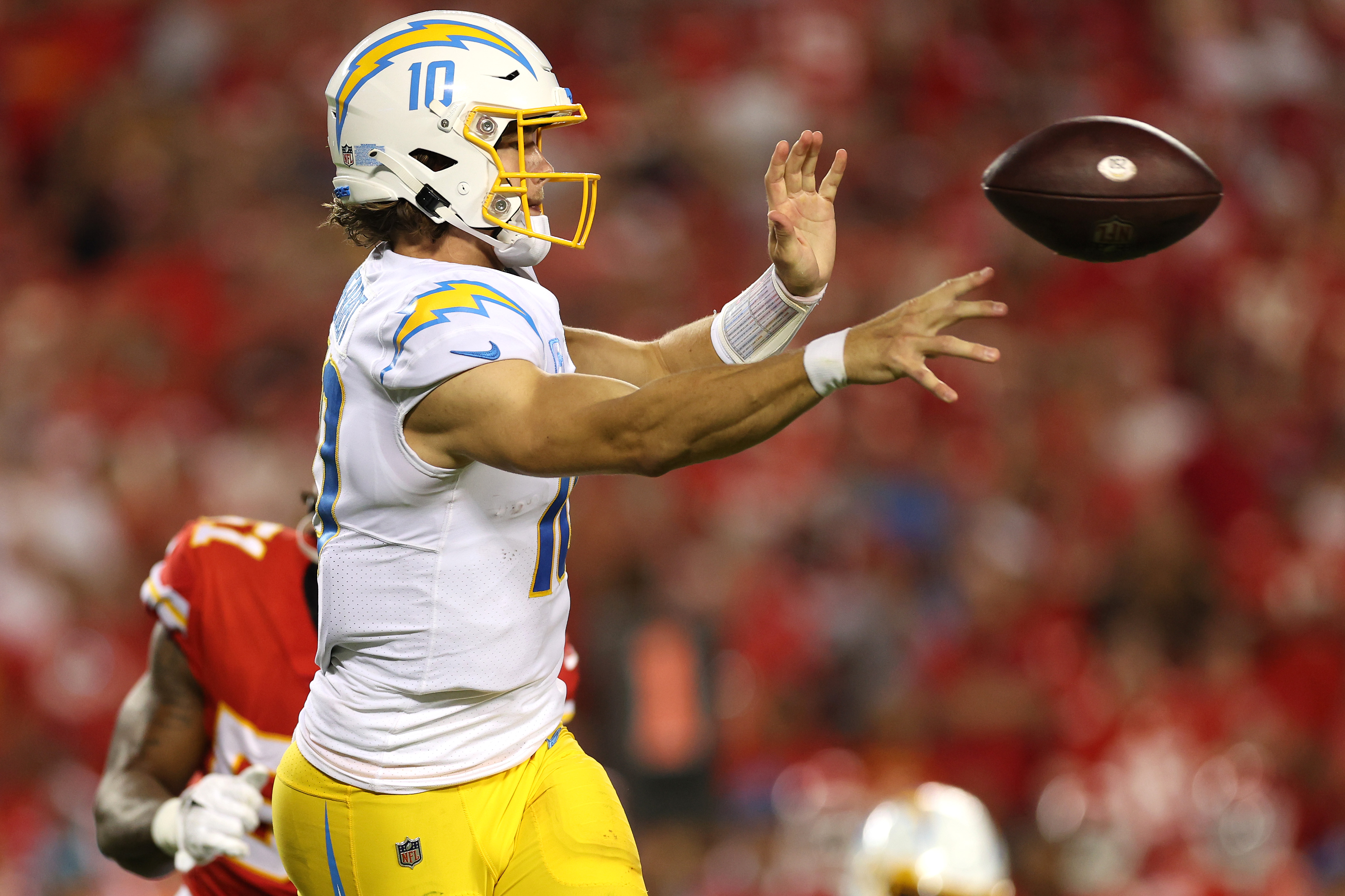 Chiefs rally past Chargers in early AFC West showdown