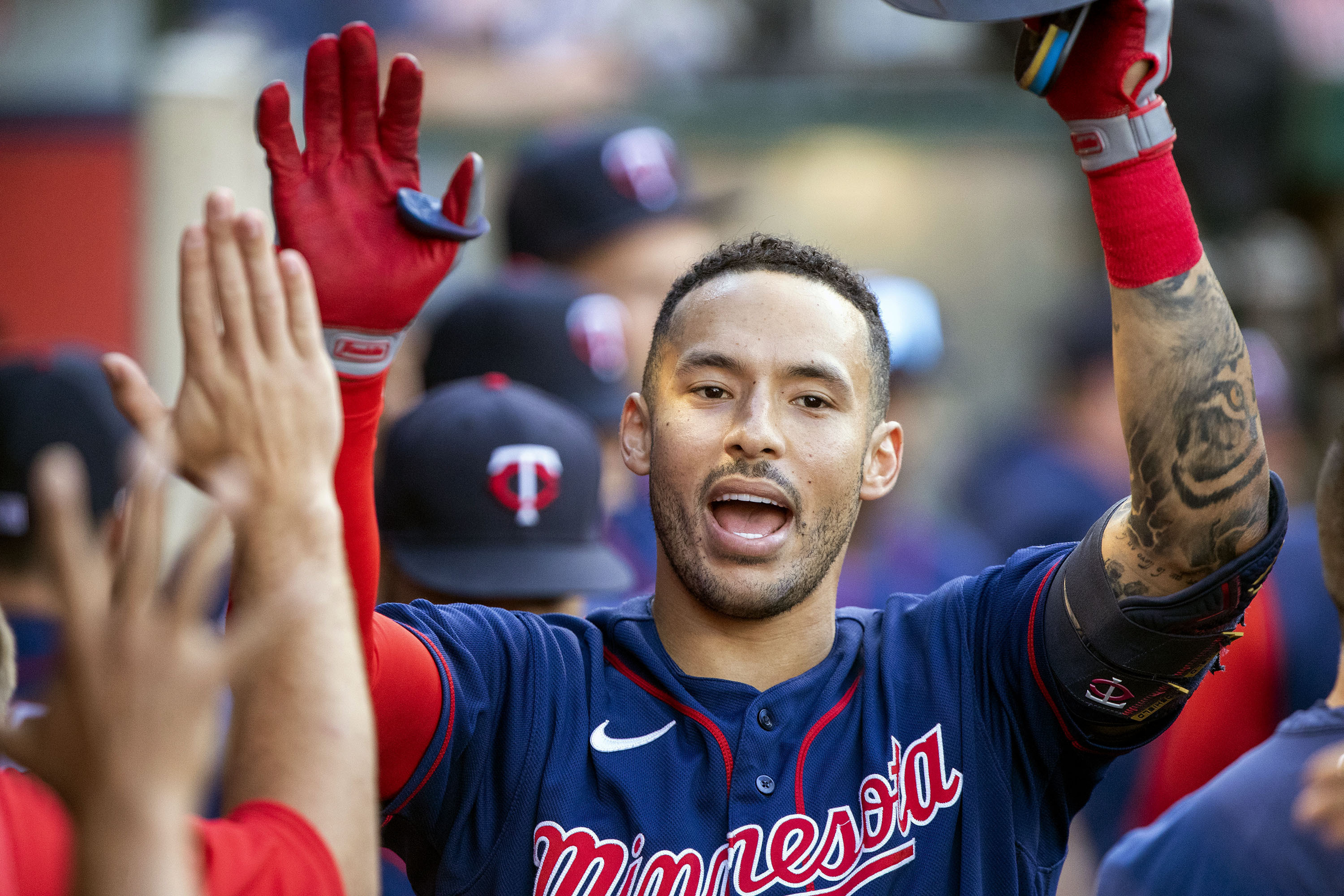 Carlos Correa Completes $200 Million Deal with Twins - The New York Times
