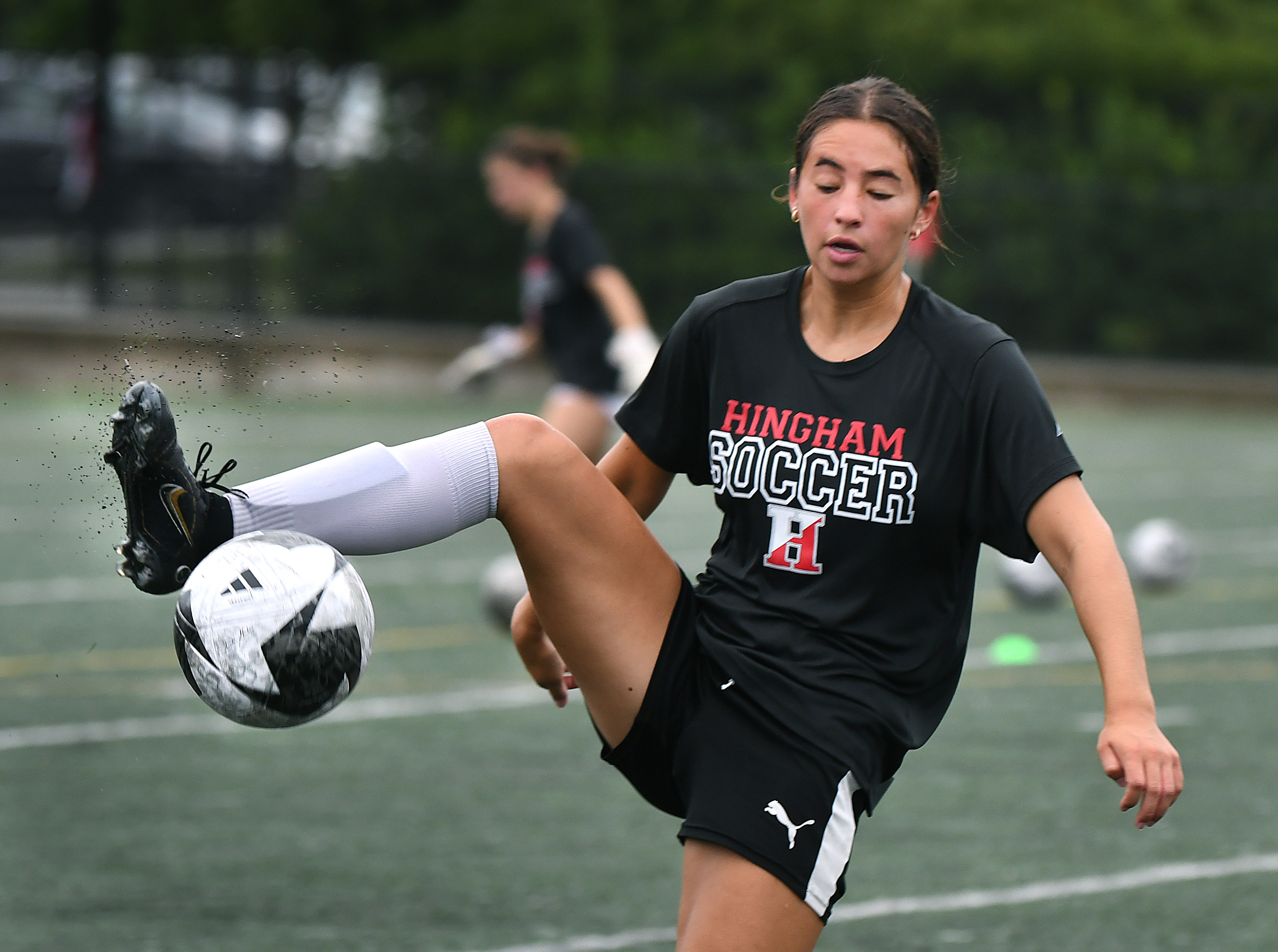 After a rocky start, the Wellesley girls' soccer team has righted its ship  and on a 10-game win streak - The Boston Globe