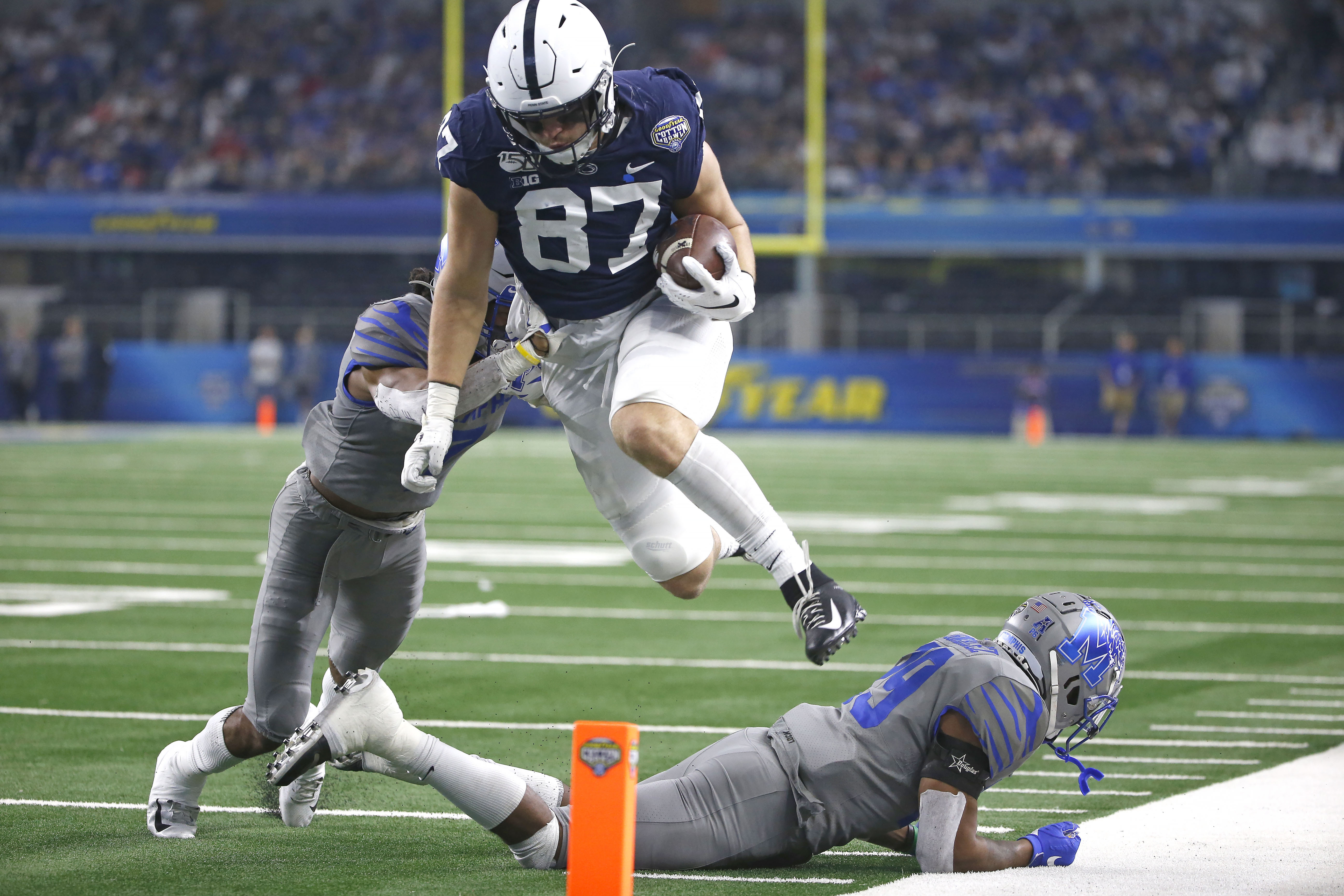 FIRST NFL TD FOR PAT FREIERMUTH! 