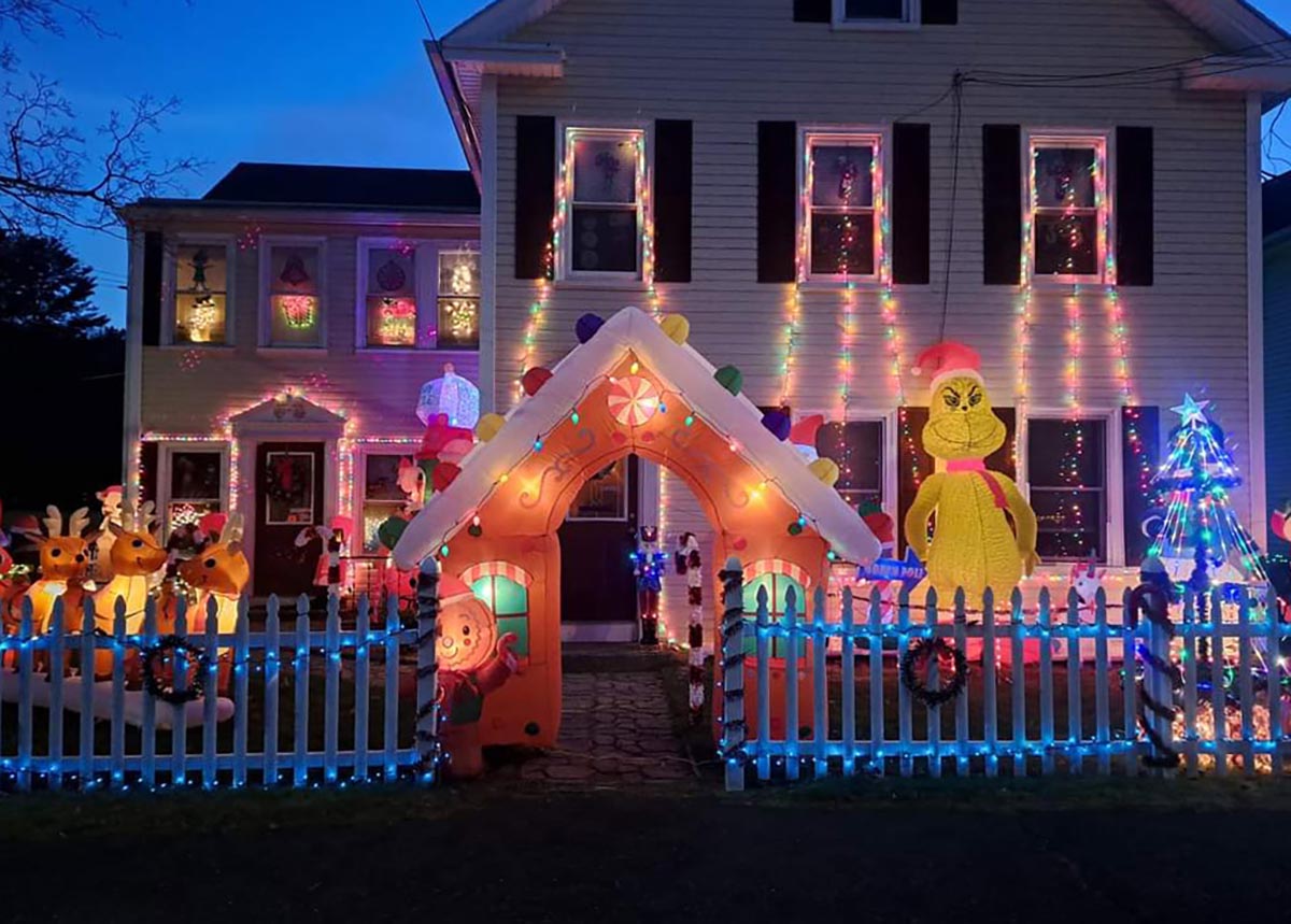 These smart holiday lights will enhance your Christmas home decorating -  CBS News