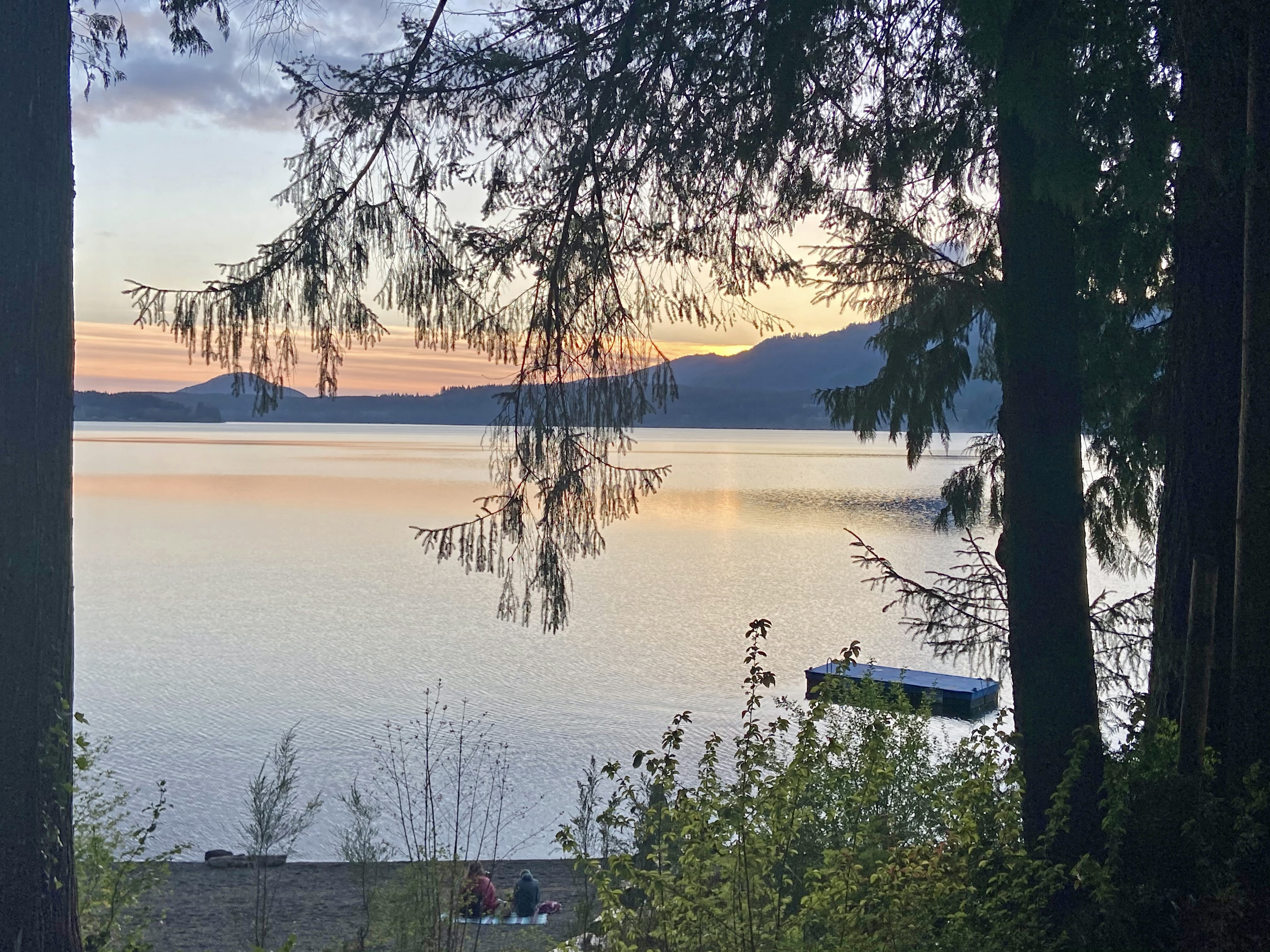 On the National Register of Historic Places, the Lake Quinault Lodge was built in 1926, to resemble the original 1880s lodge that burned down.