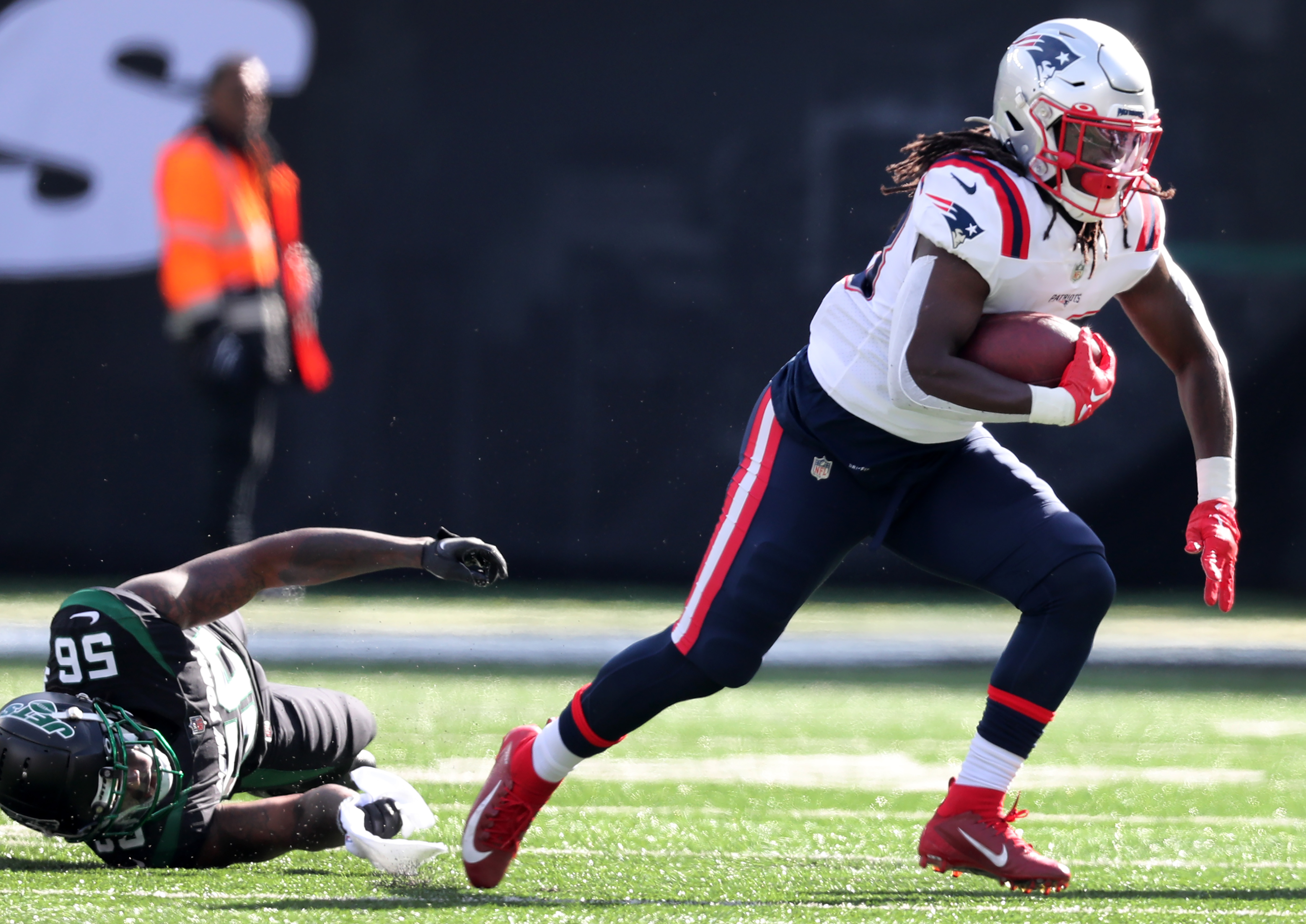 Rhamondre Stevenson to lead Patriots' backfield in MNF