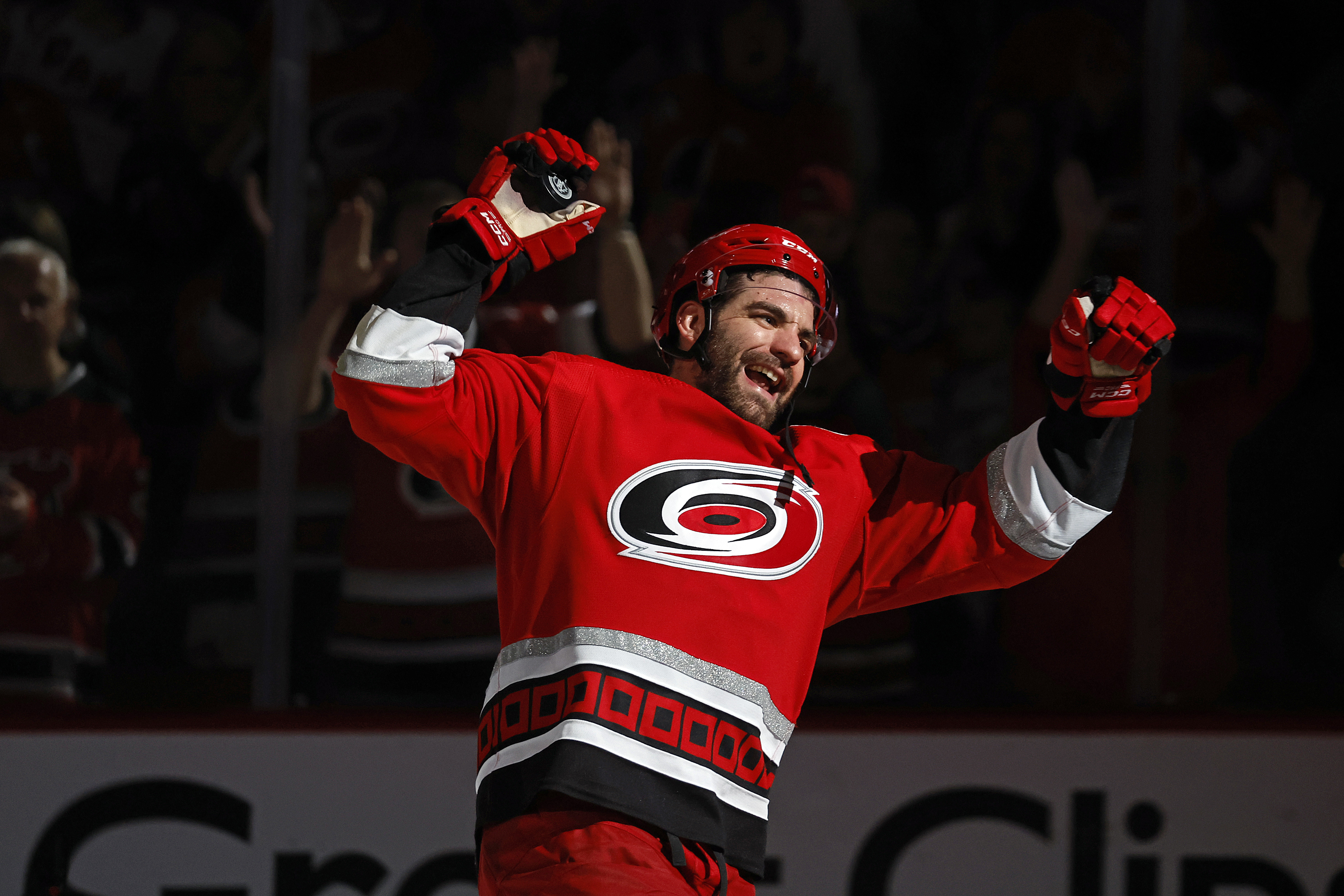Carolina Hurricanes down New Jersey Devils 6-1, up 2-0 in series
