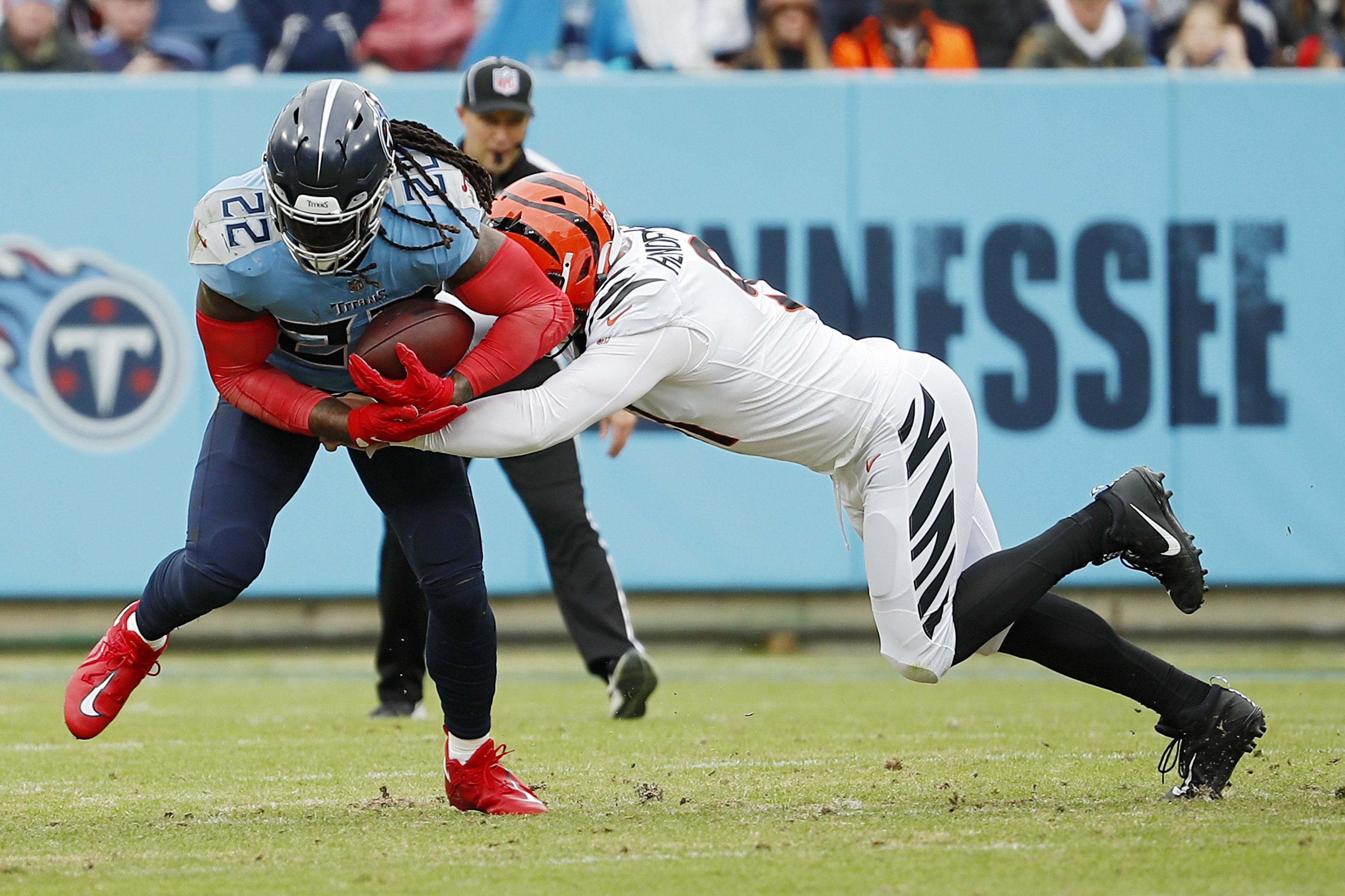 Tennessee running back Derrick Henry (22) runs for yardage during their  game against the Cincinnati Bengals, Sunday, Nov. 27, 2022, in Nashville,  Tenn. (AP Photo/Wade Payne Stock Photo - Alamy