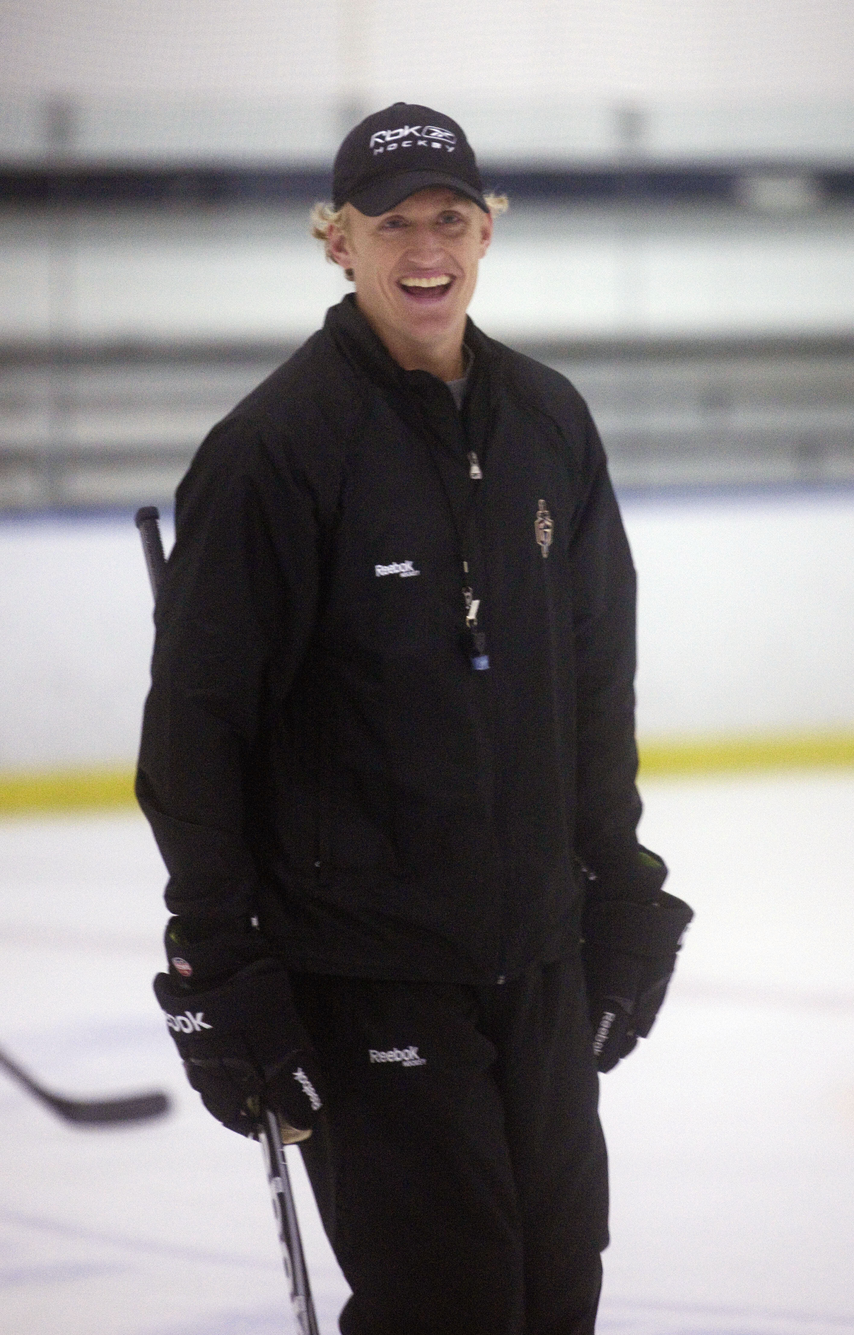 Small name, big game: women's ice hockey goalie guides Syracuse