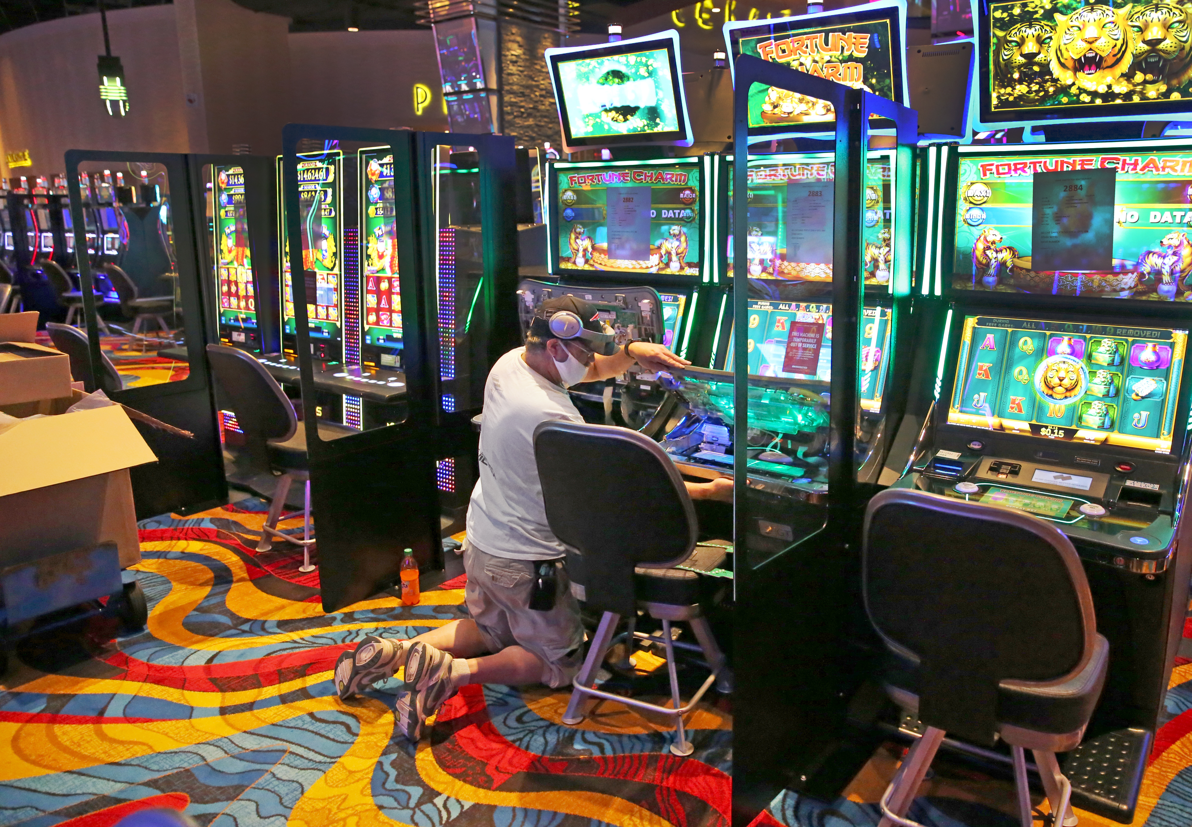 Aristocrat releases first visuals of its NFL-themed slot machines, to hit  US casinos this fall