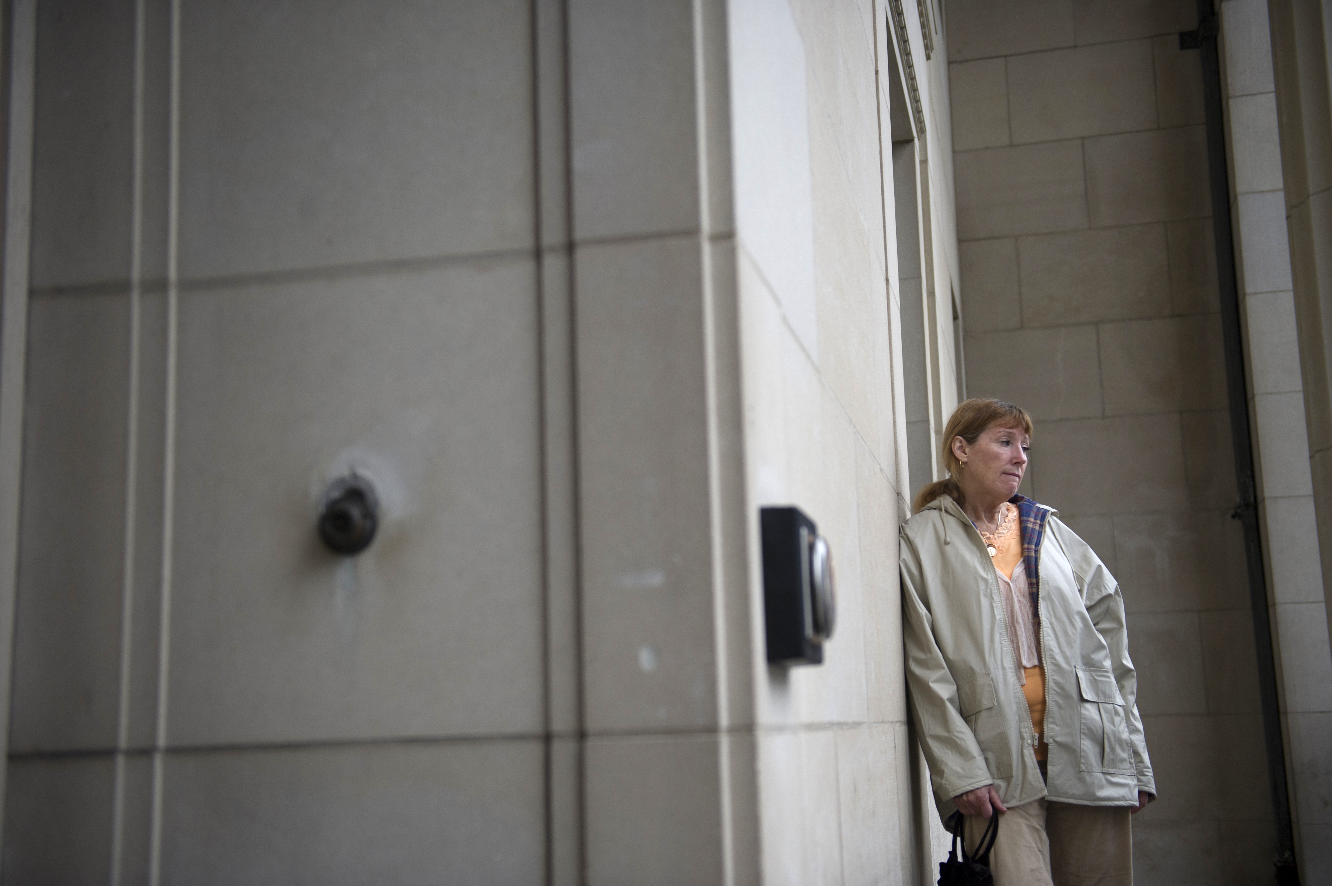 Peggy Bourne, Mike’s mother, stood outside a courthouse.