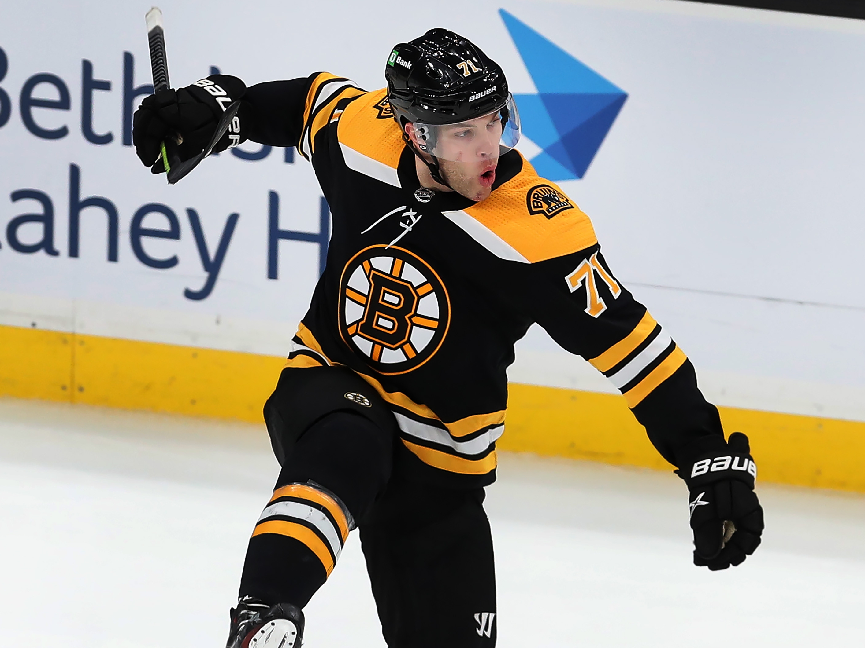 Bruins bring in proven players in deals before deadline