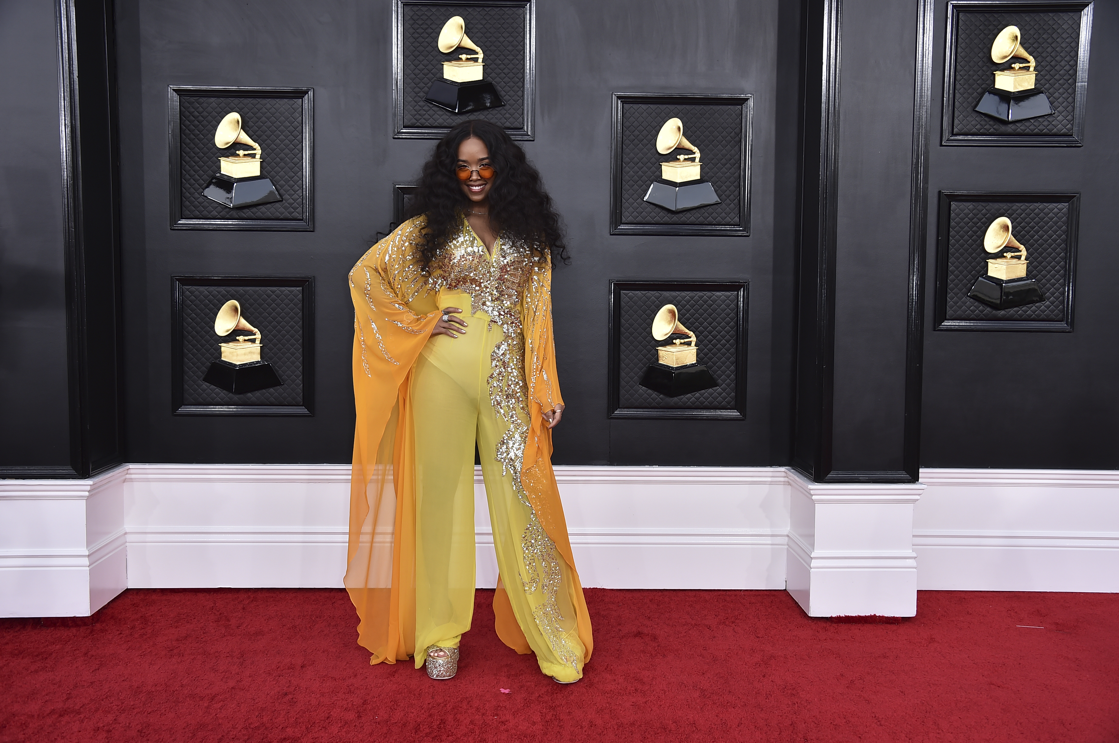 Photos of stars arriving on the red carpet at the 2022 Grammys - The Boston  Globe