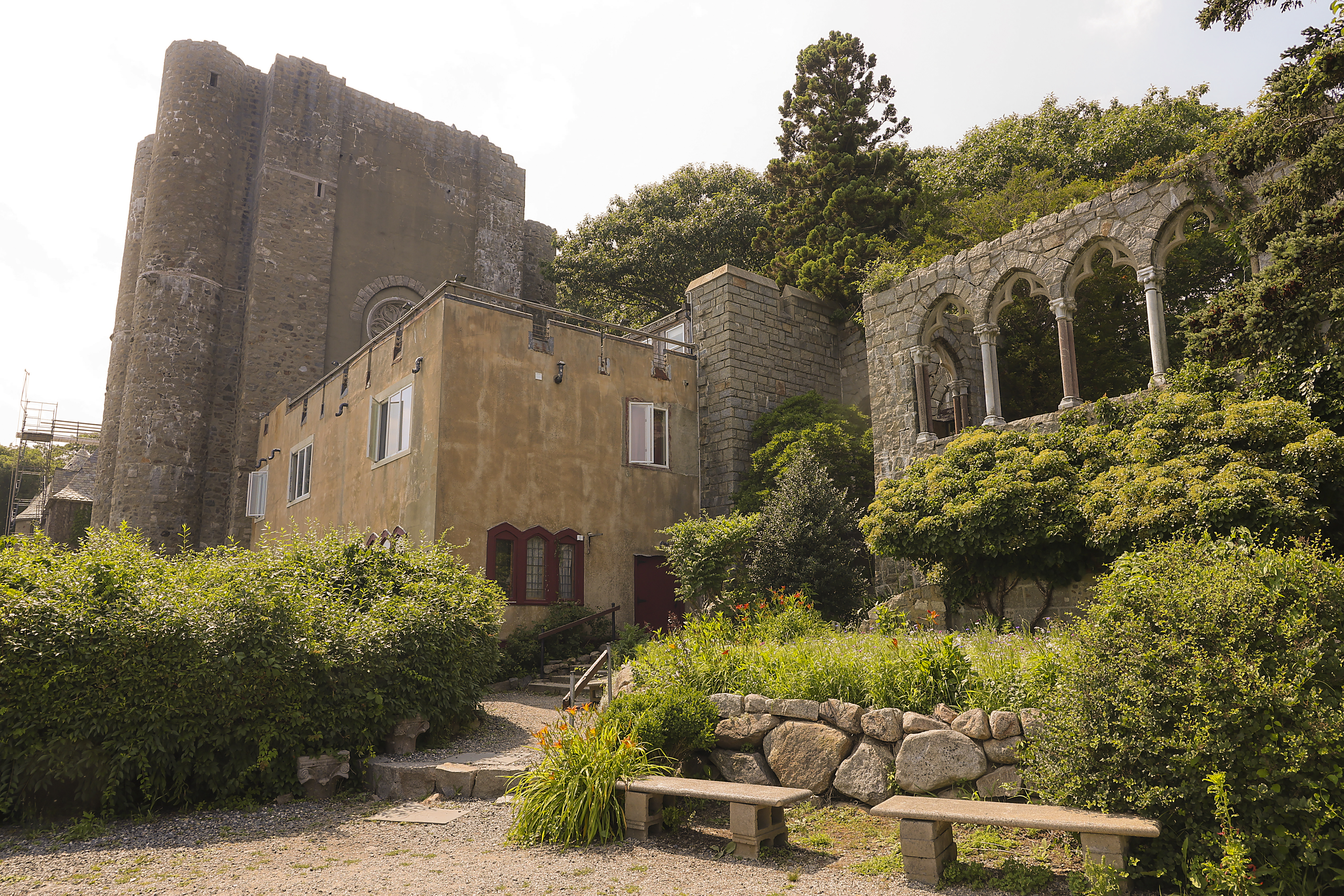 Hammond Castle Museum was the home and laboratory of John Hays Hammond, Jr., an inventor who was a pioneer in the study of remote control and held over four hundred patents. 