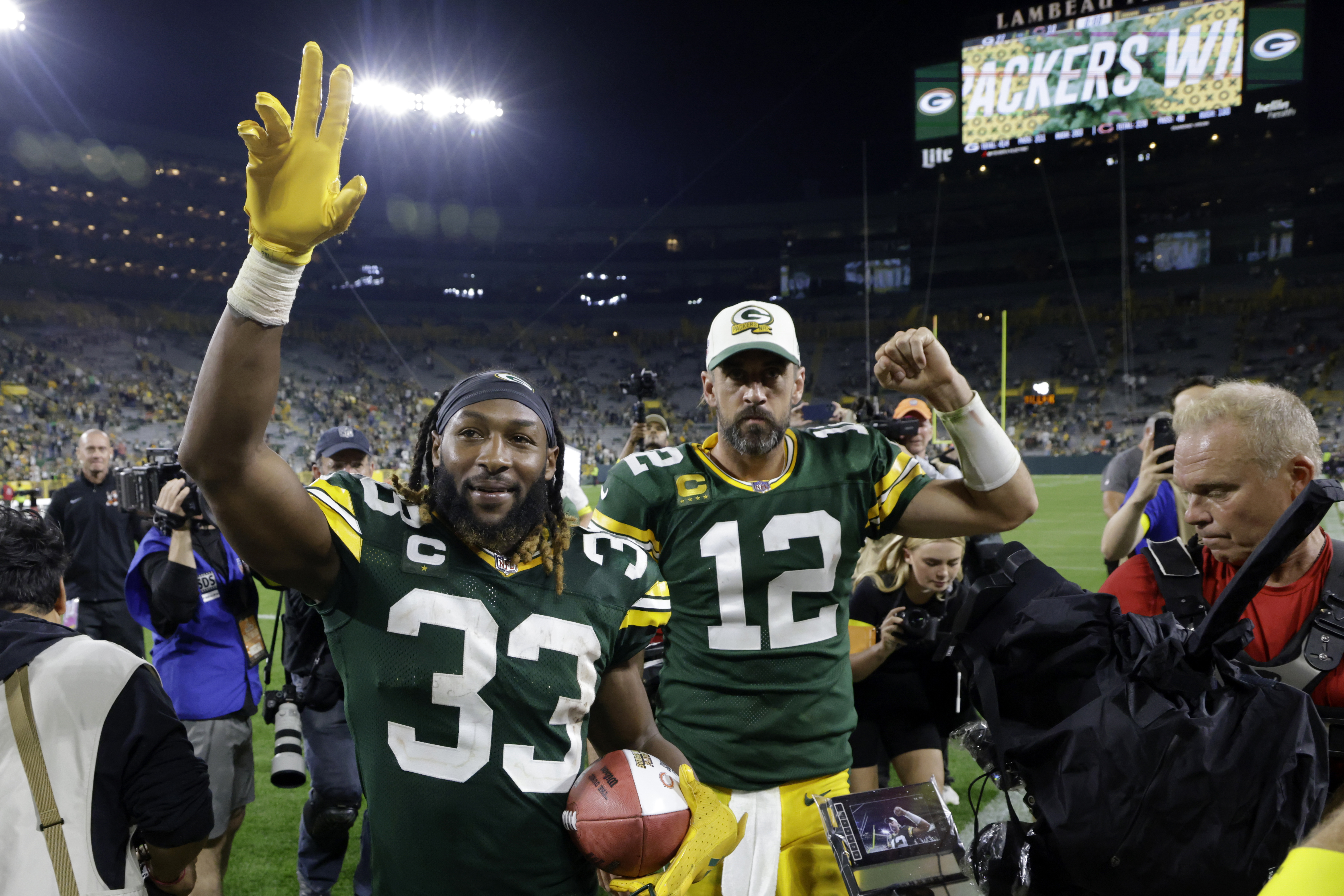 Aaron Jones scores two touchdowns in Packers season-opening win