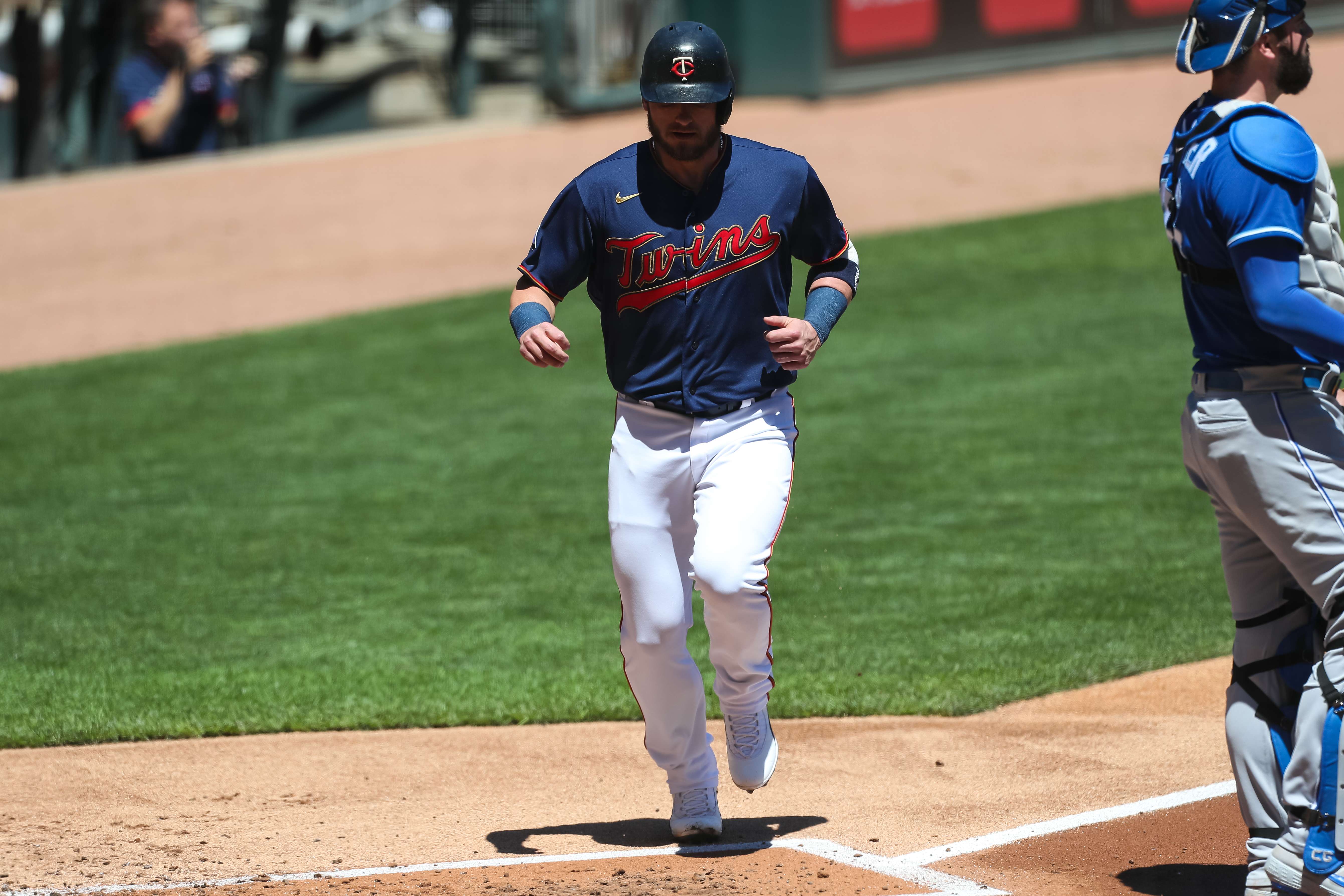 Keuchel has perfect game broken up in 7th as Twins beat Pirates 2-0, Baseball