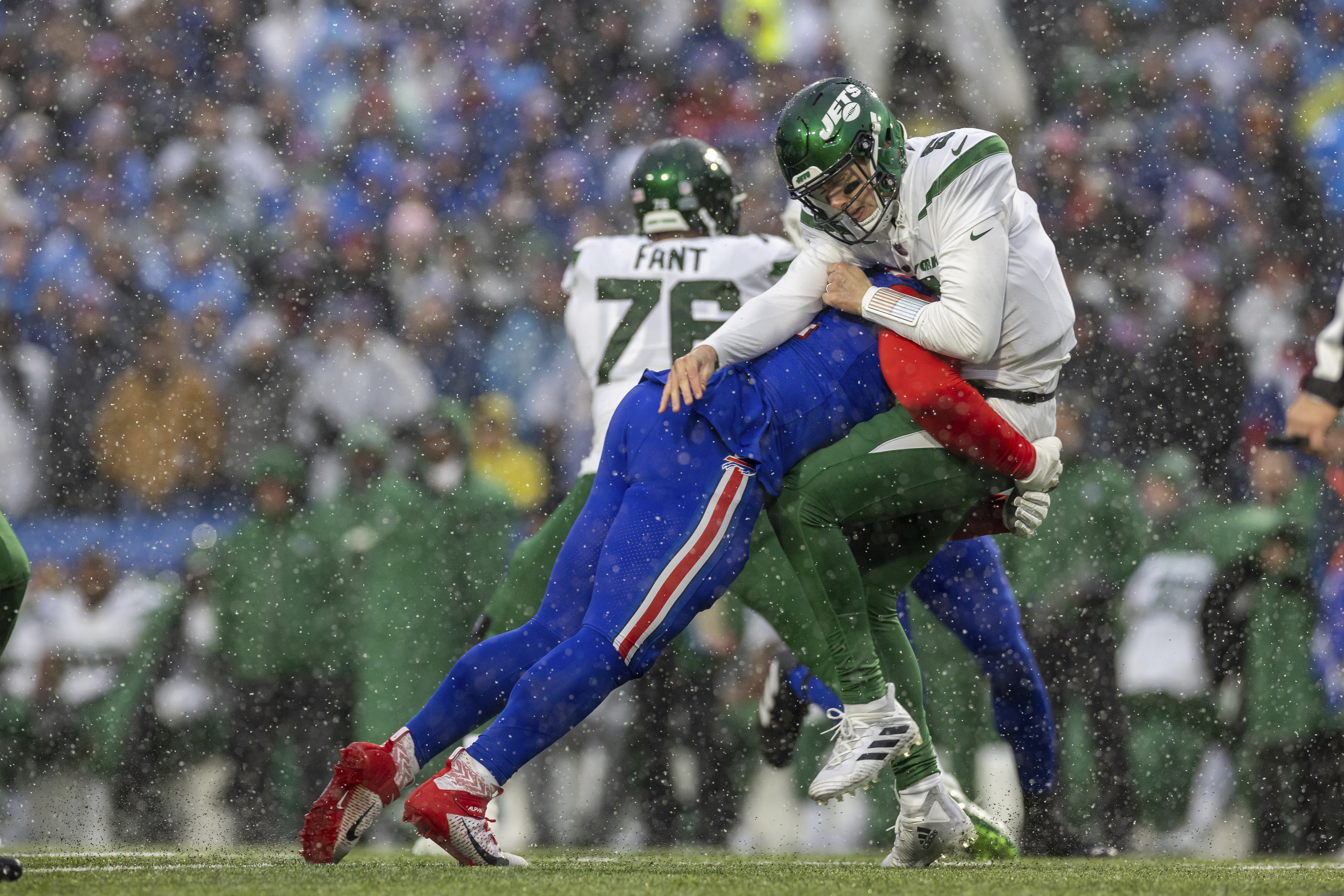 Mike White plays through injury, Jets come up short against Bills