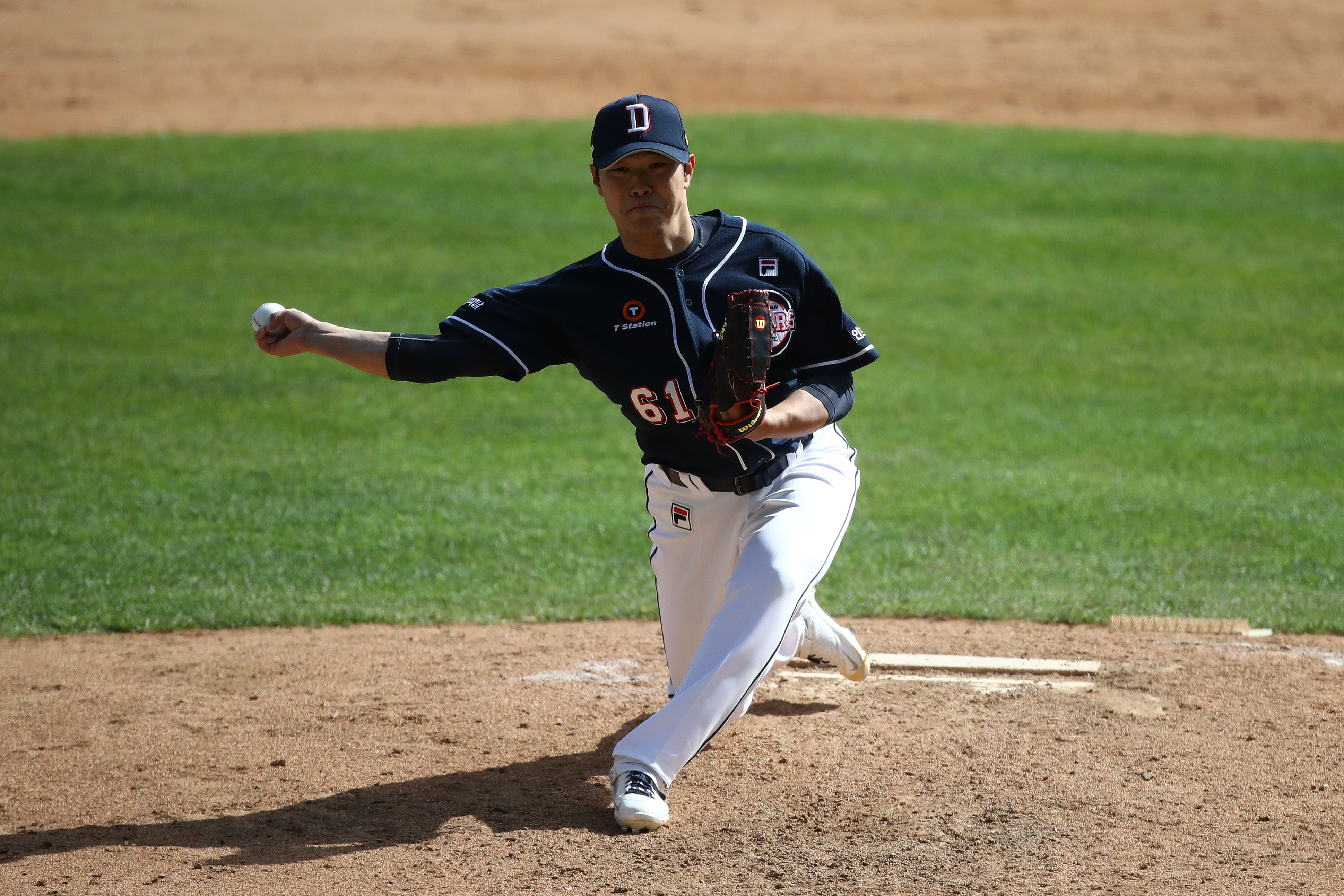 Pitcher Choi Won-joon of Doosan Bears delivers during a preseason game last month between Bears and LG Twins.