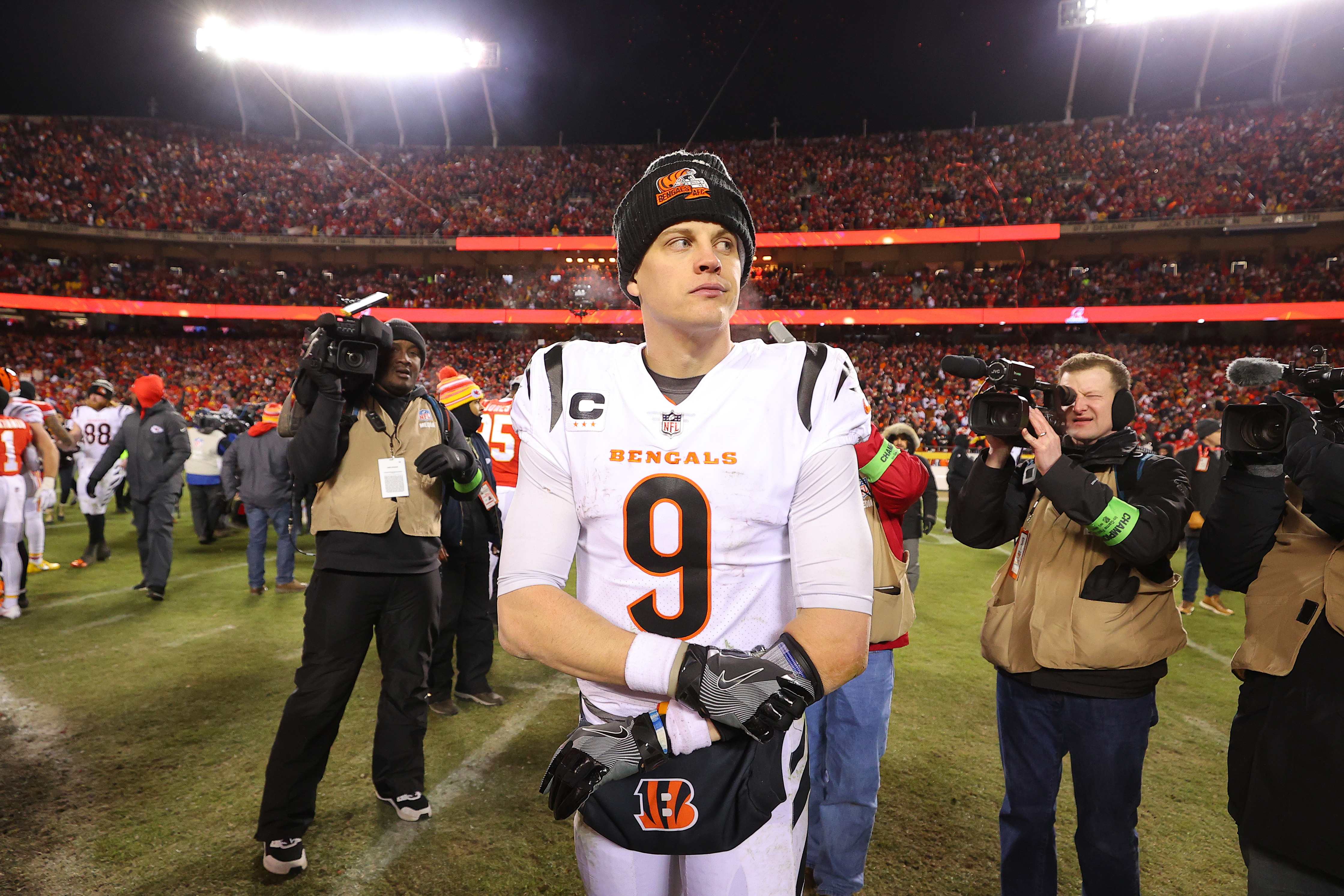 Last-second roughing call sets up Chiefs to win AFC title, deny Bengals  repeat - The Boston Globe