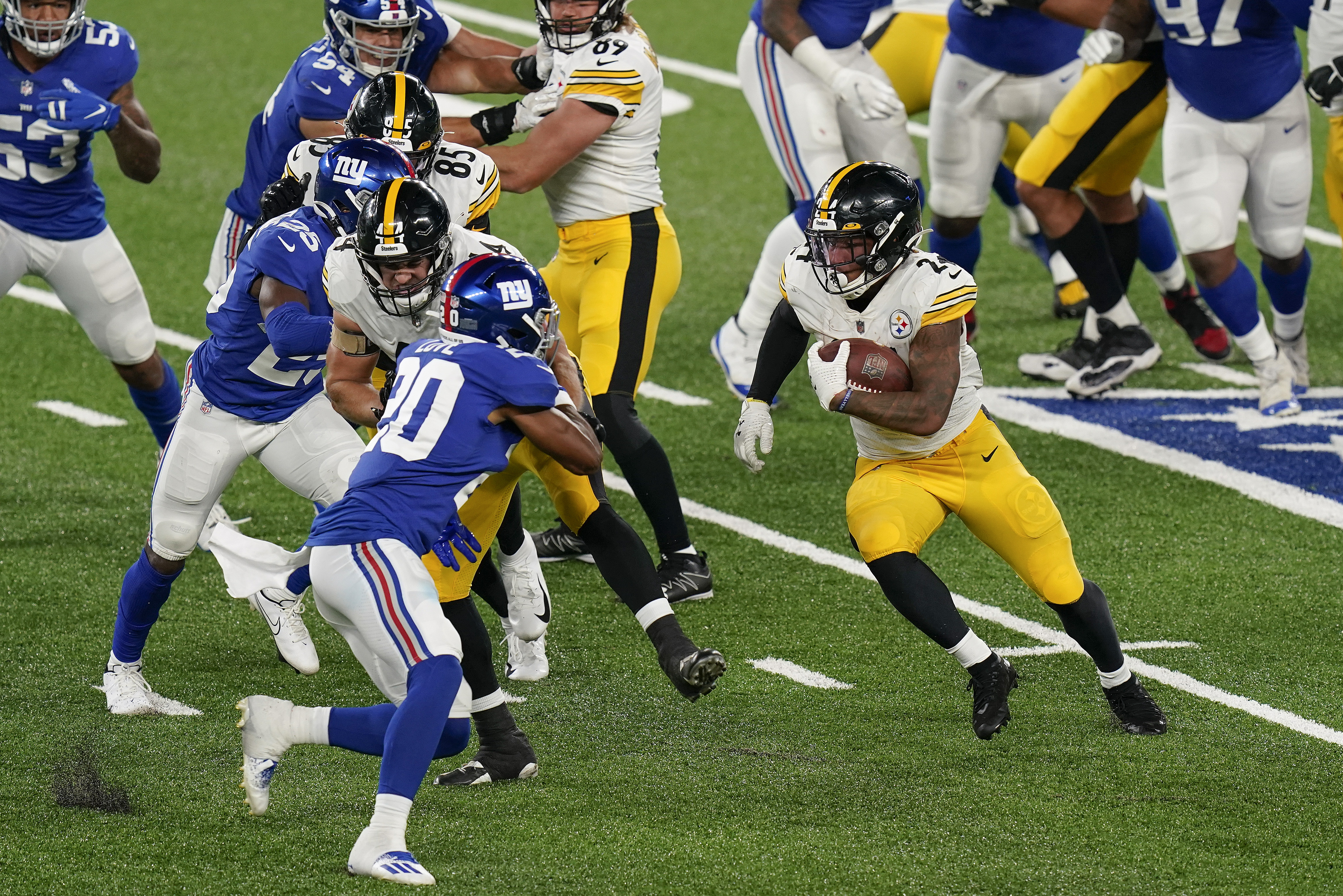 Defense, Snell, Big Ben carry Steelers over Giants, 26-16