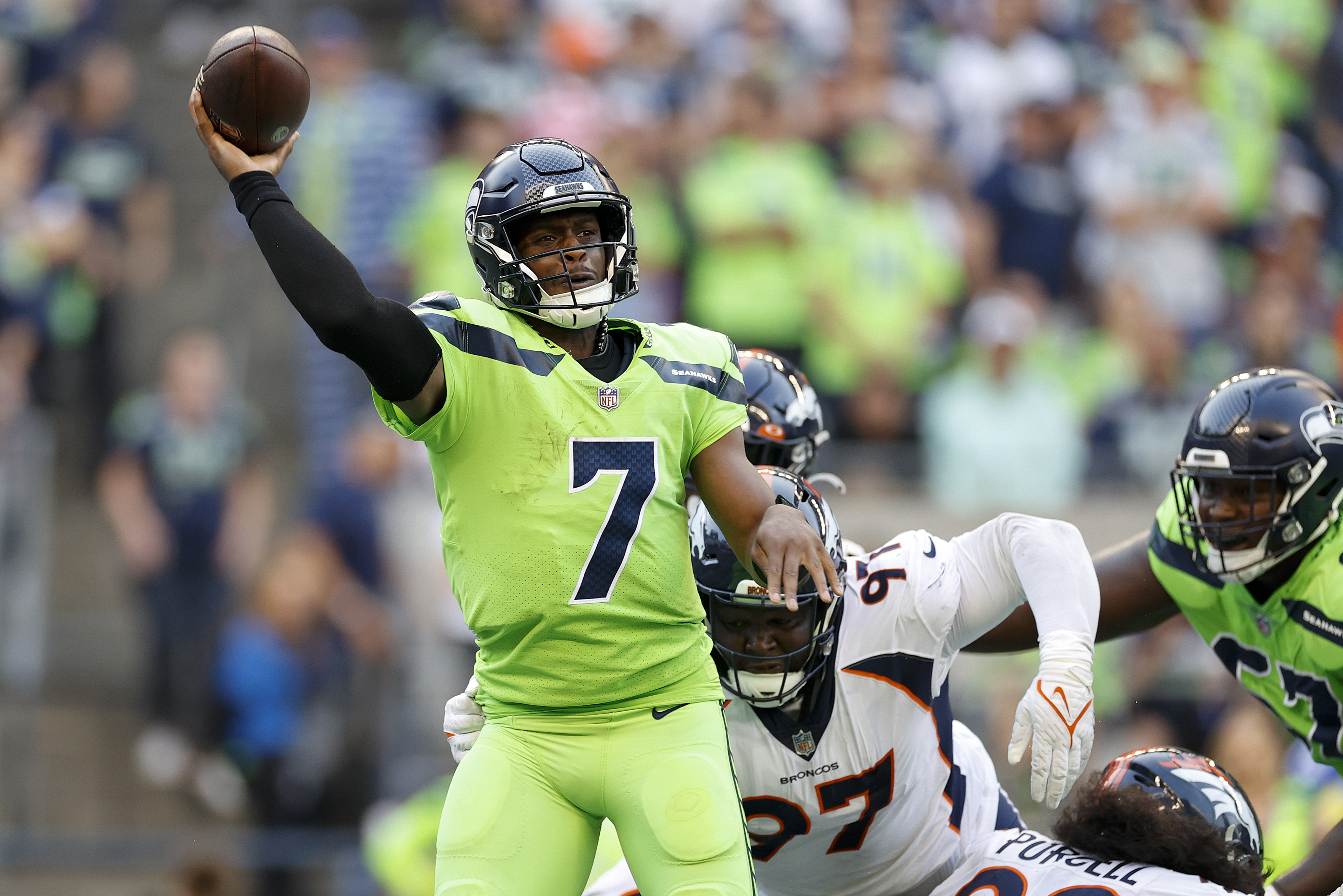 NFL: Seahawks survive Russell Wilson's return, defeat Broncos - Los Angeles  Times