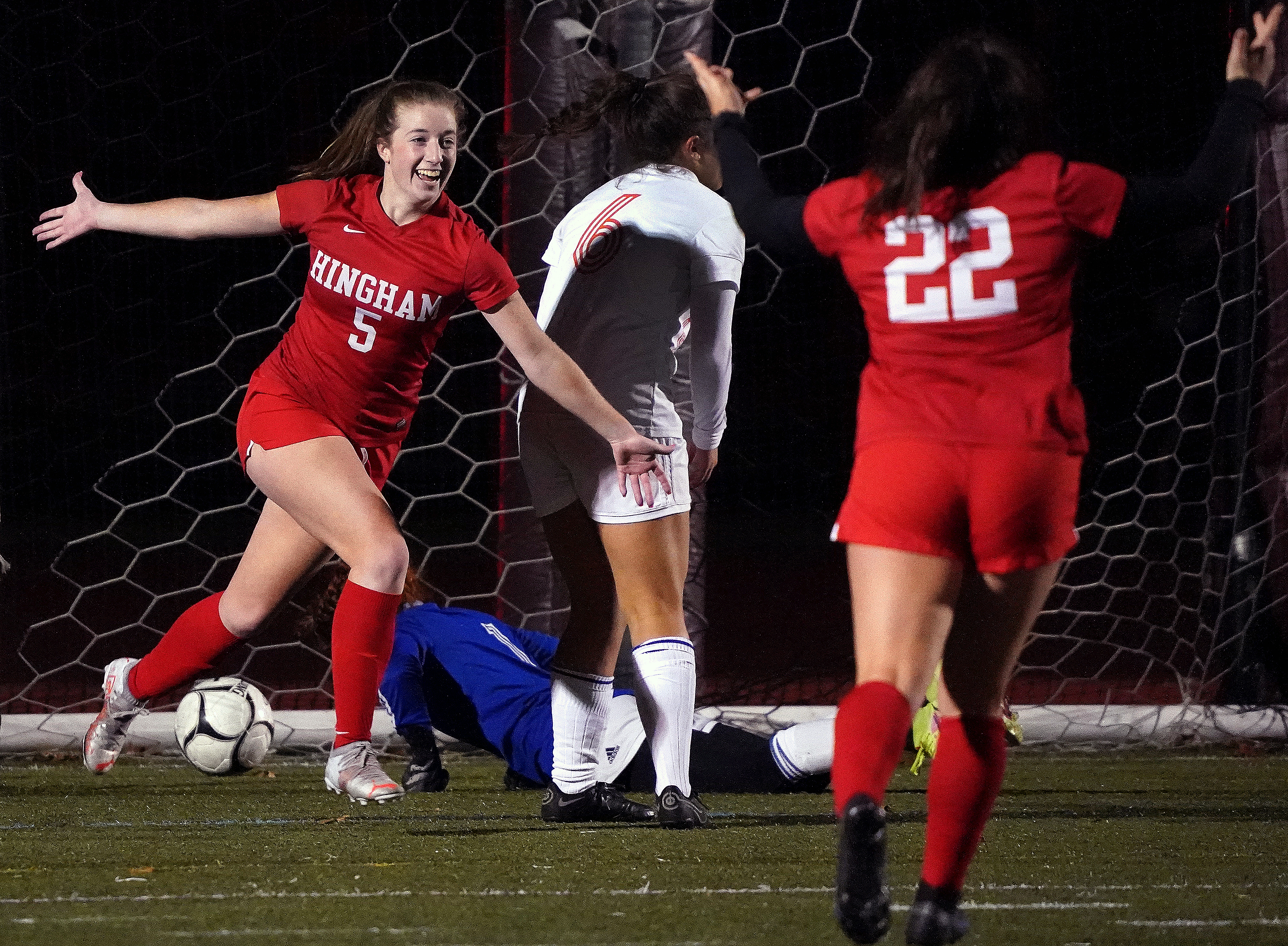 After a rocky start, the Wellesley girls' soccer team has righted its ship  and on a 10-game win streak - The Boston Globe