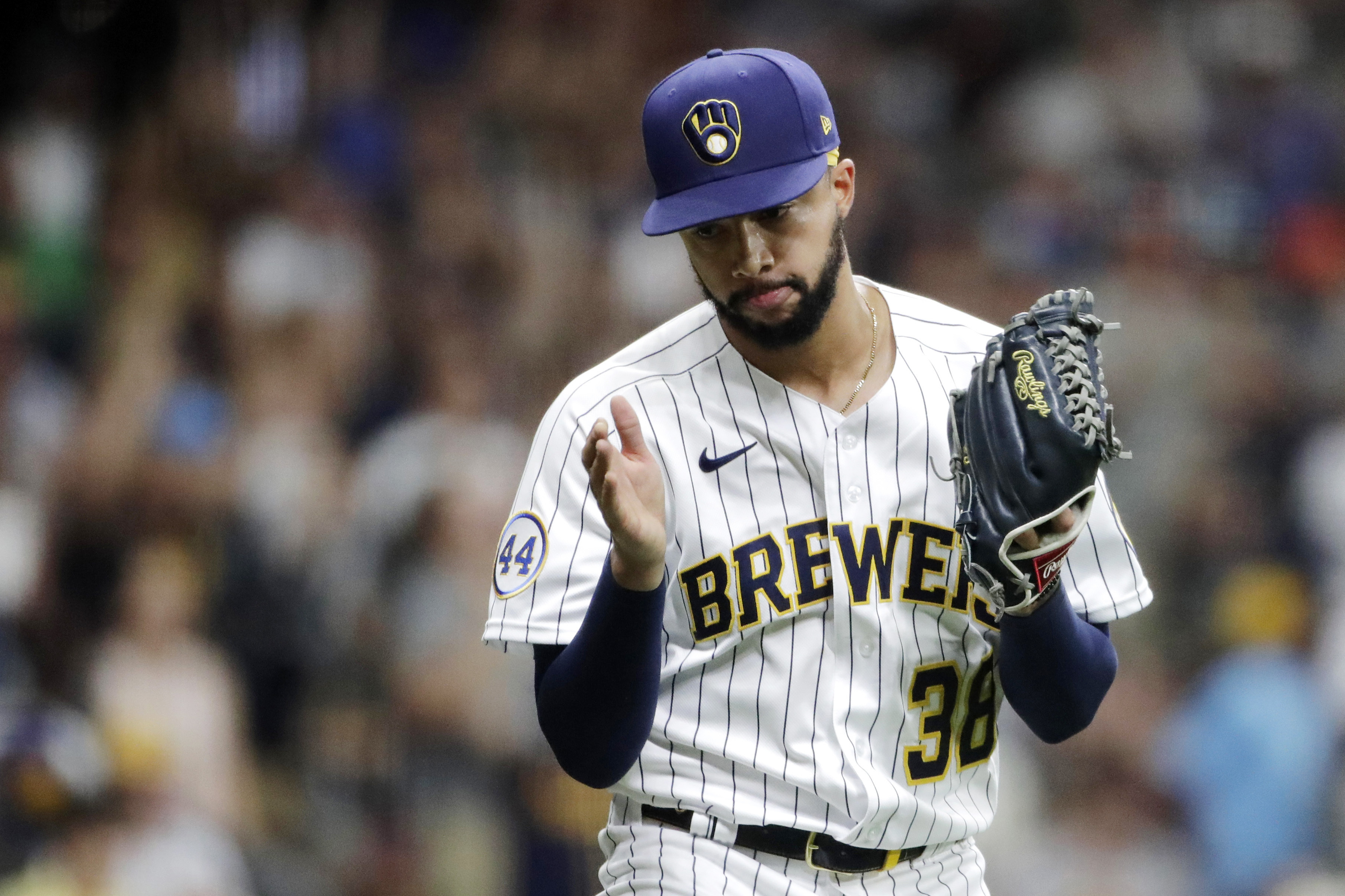 MLB injury news: Milwaukee Brewers lose Devin Williams to broken hand