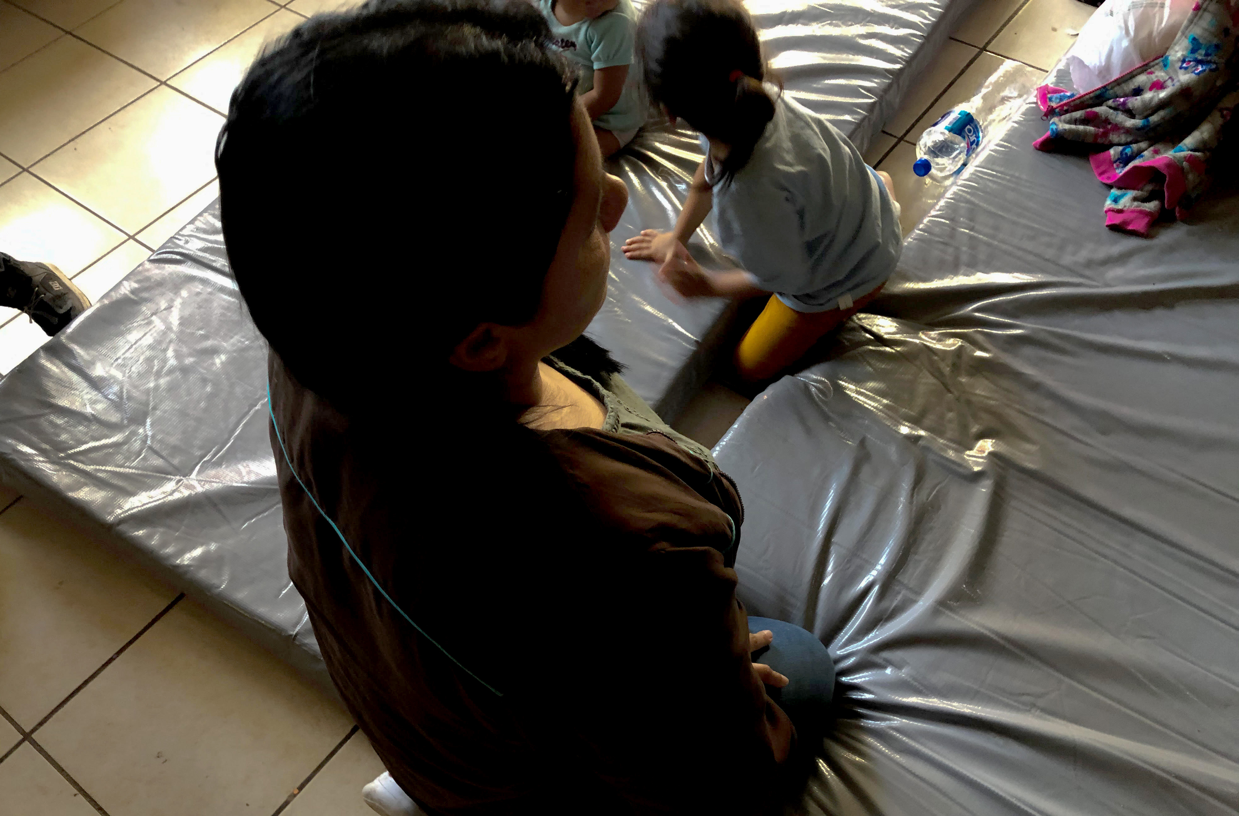 A 39-year-old mother from Honduras, and her daughter, 3, at Templo Embajadores De Jesús in Tijuana this month.