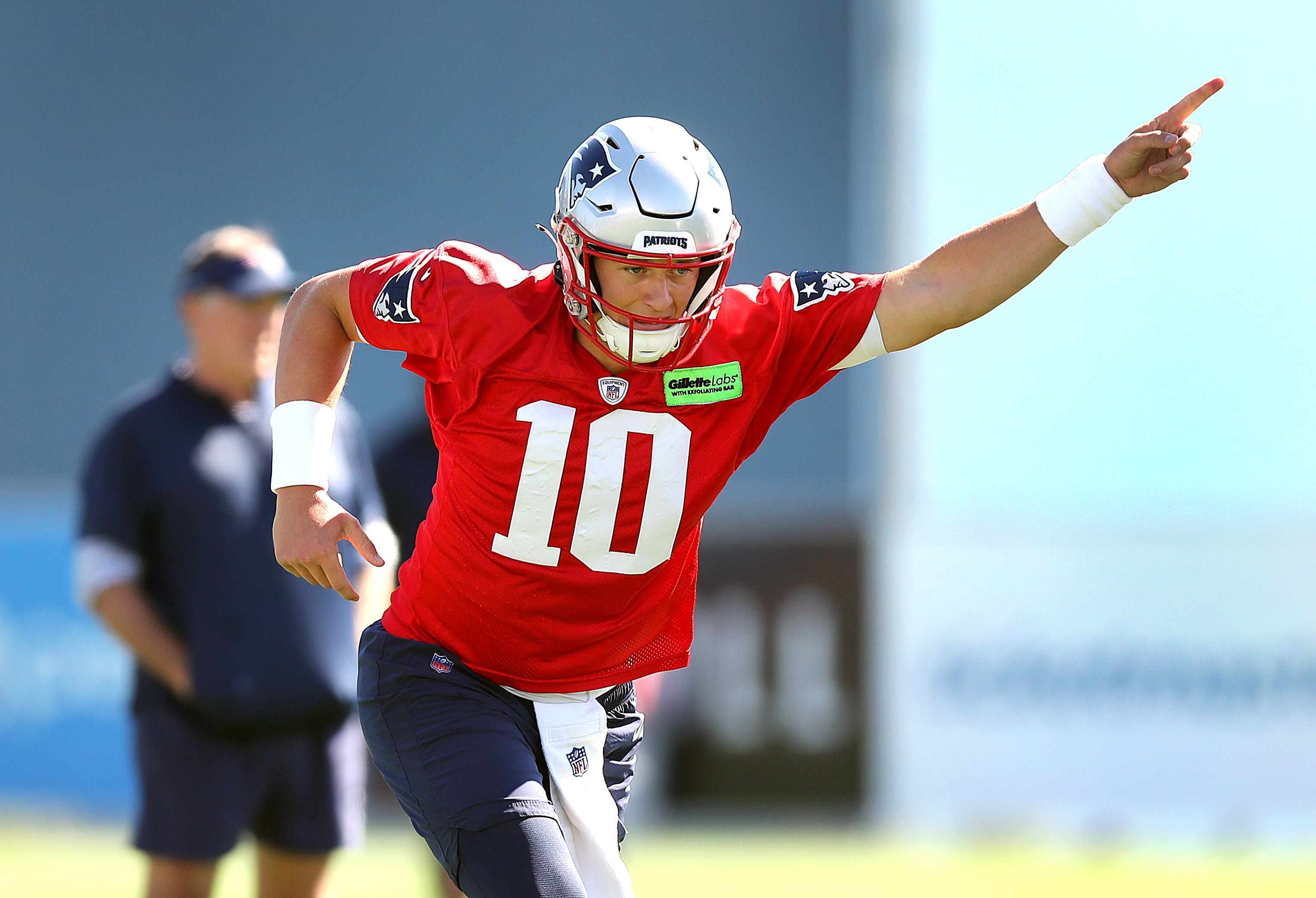 2nd-year QB Mac Jones arrives at Pats' workout in great shape