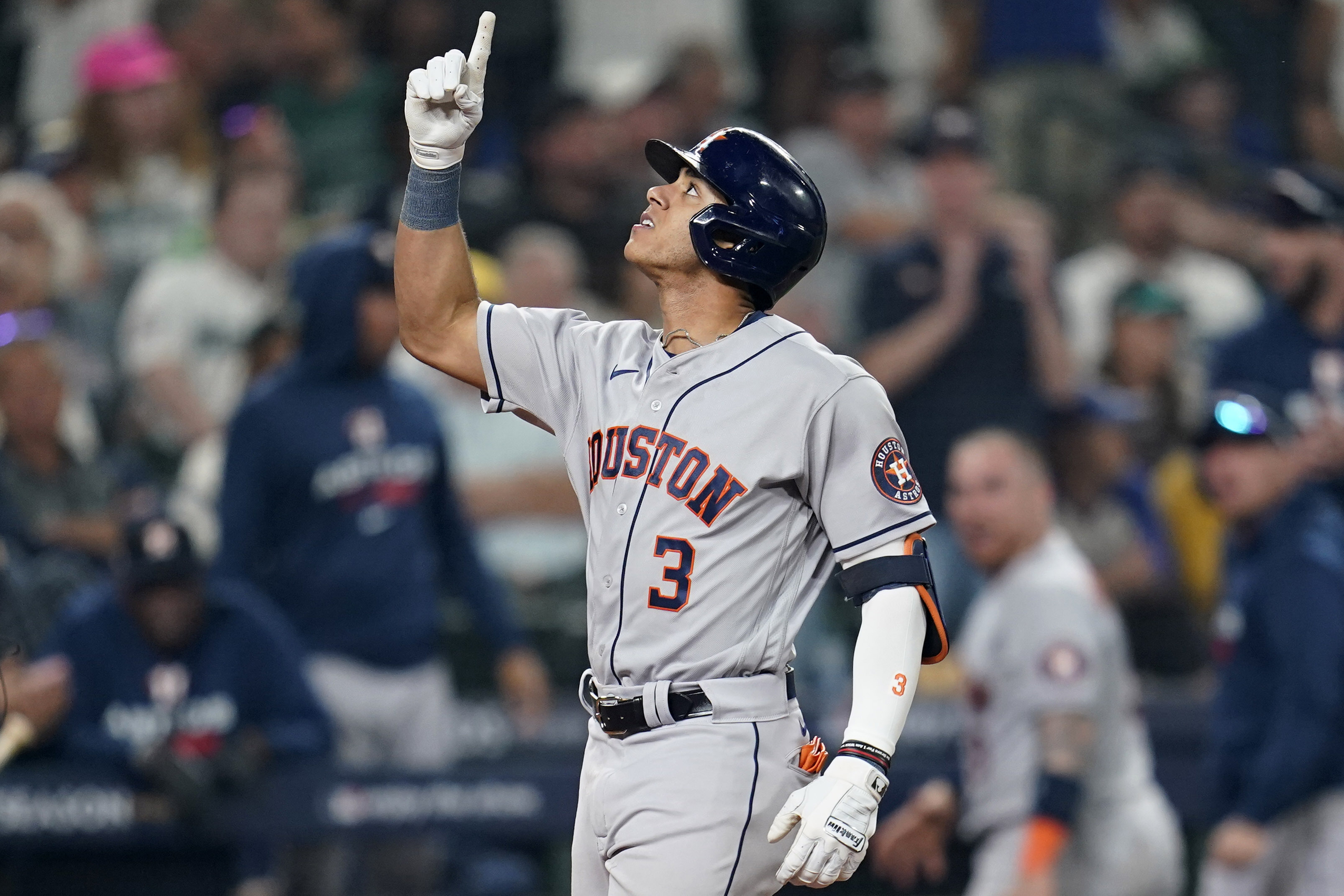 Astros Alvarez Pena leave with injuries after collision  theScorecom