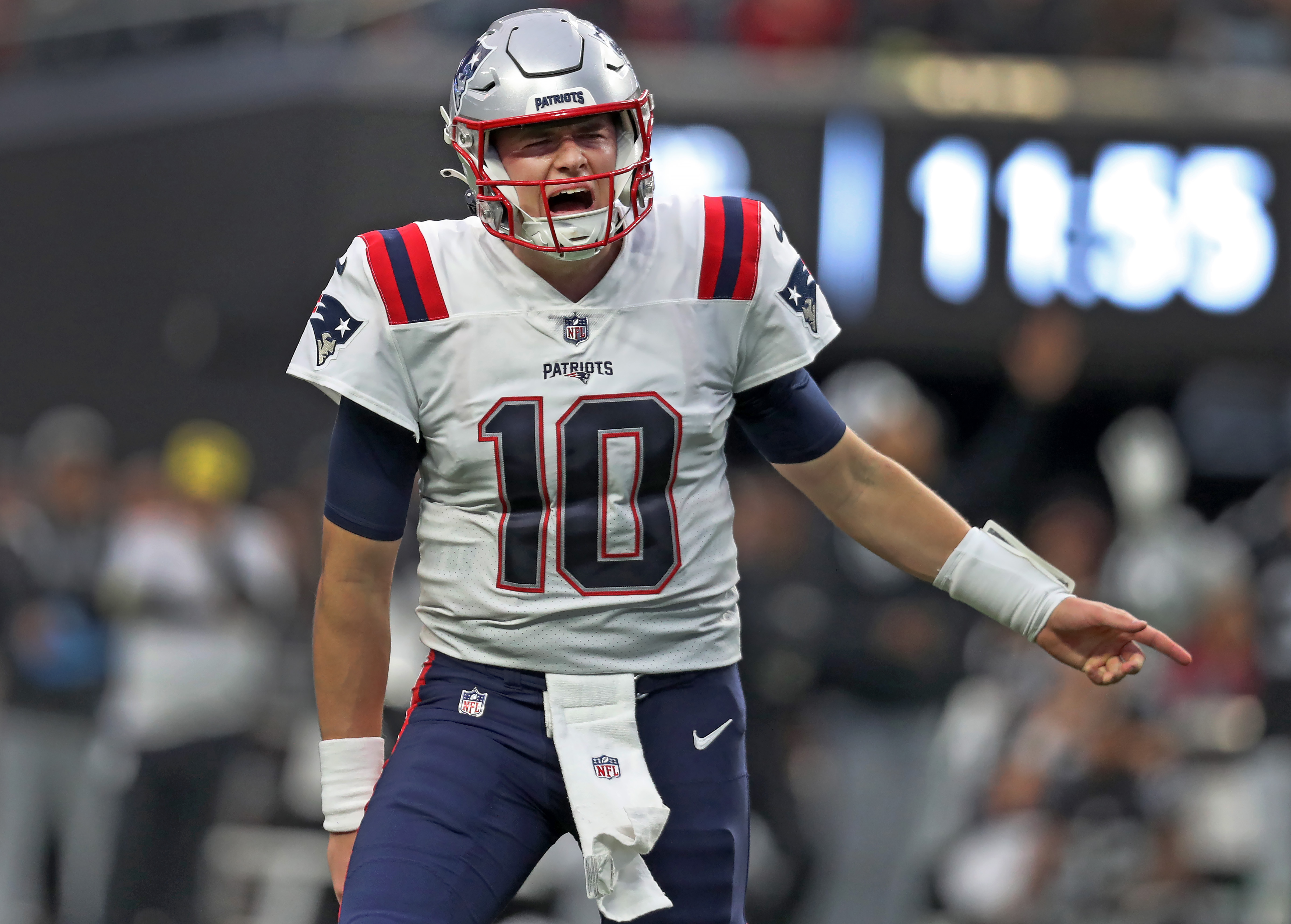 Patriots reveal rookie QB Mac Jones will wear No. 10 jersey