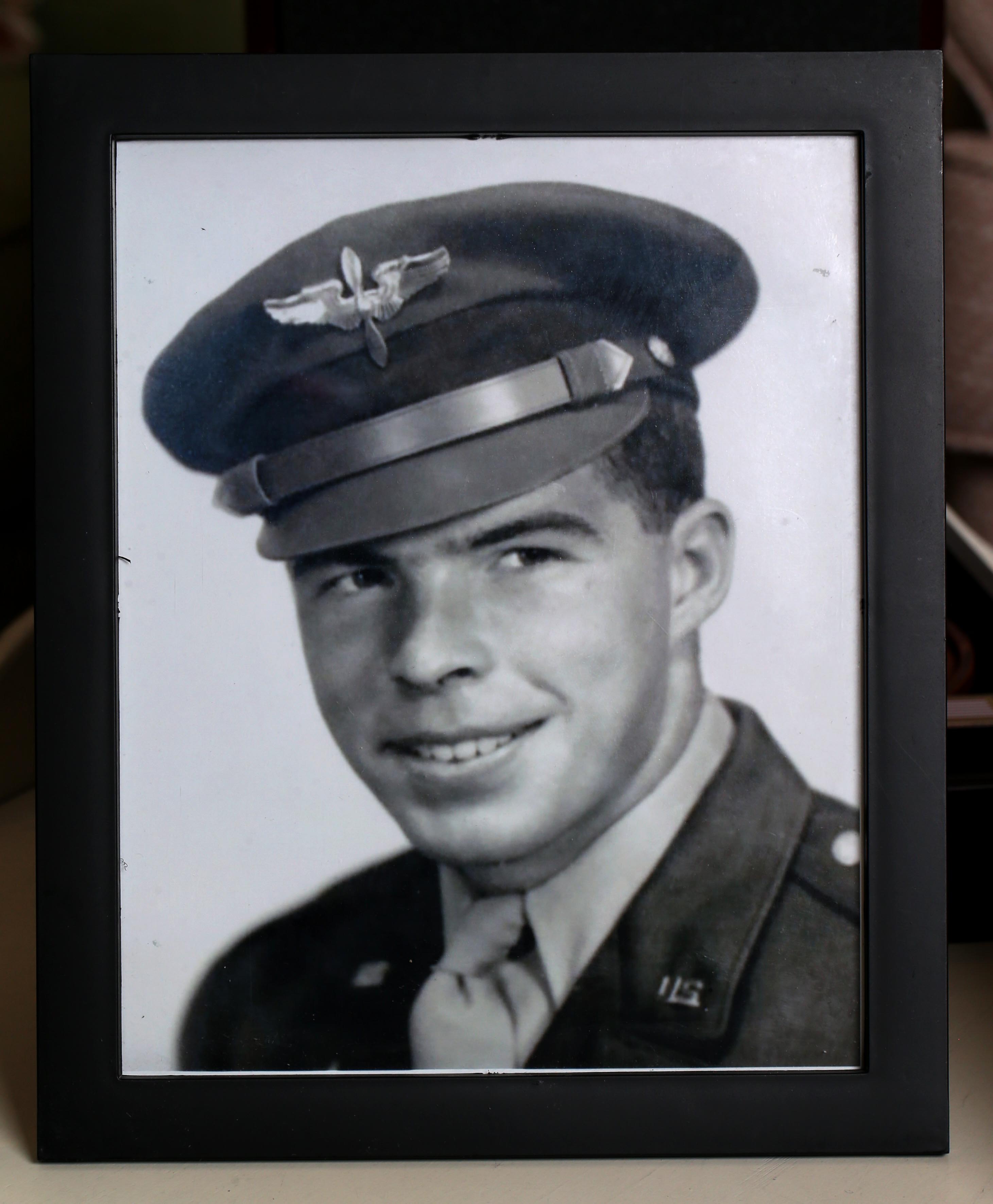 미국 육군의 토마스 J 레드 게이트 중위는 1950 년 한국 전쟁 중에 전투에서 살해되었을 때 24 세였다. 그는 결국 뼈에서 9 월 17 일에 휴식 할 수있게되었습니다.