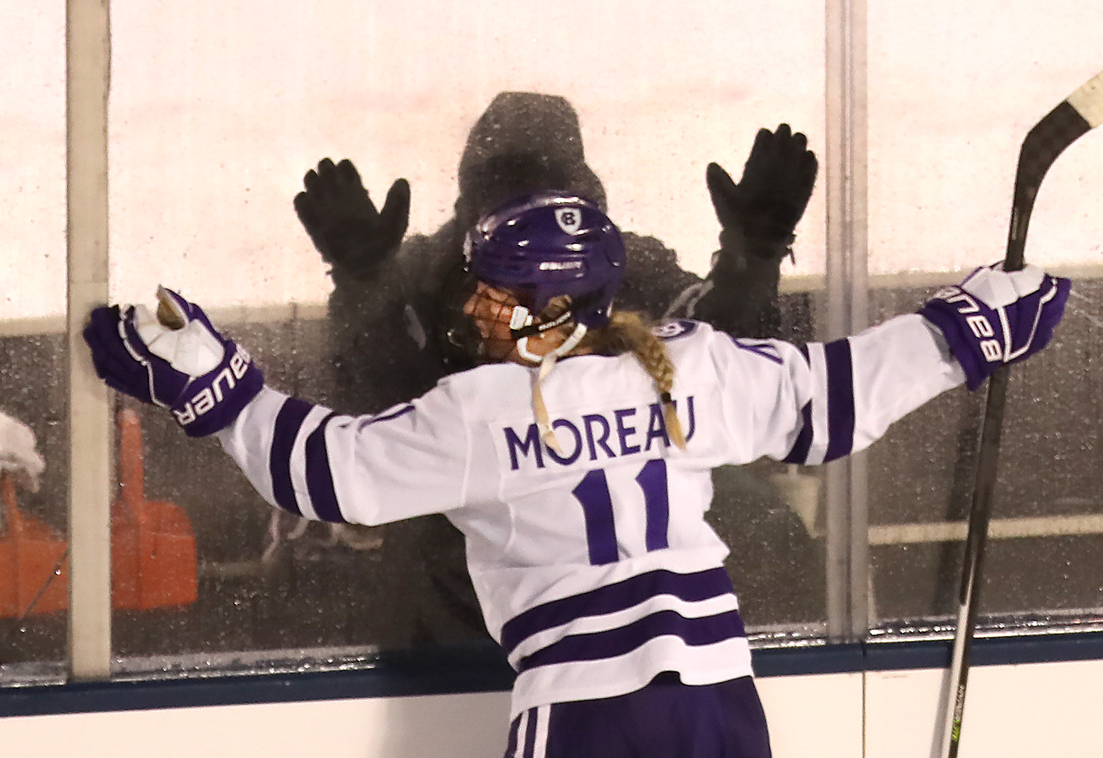 Women's Ice Hockey to Face Holy Cross at Frozen Fenway 2023