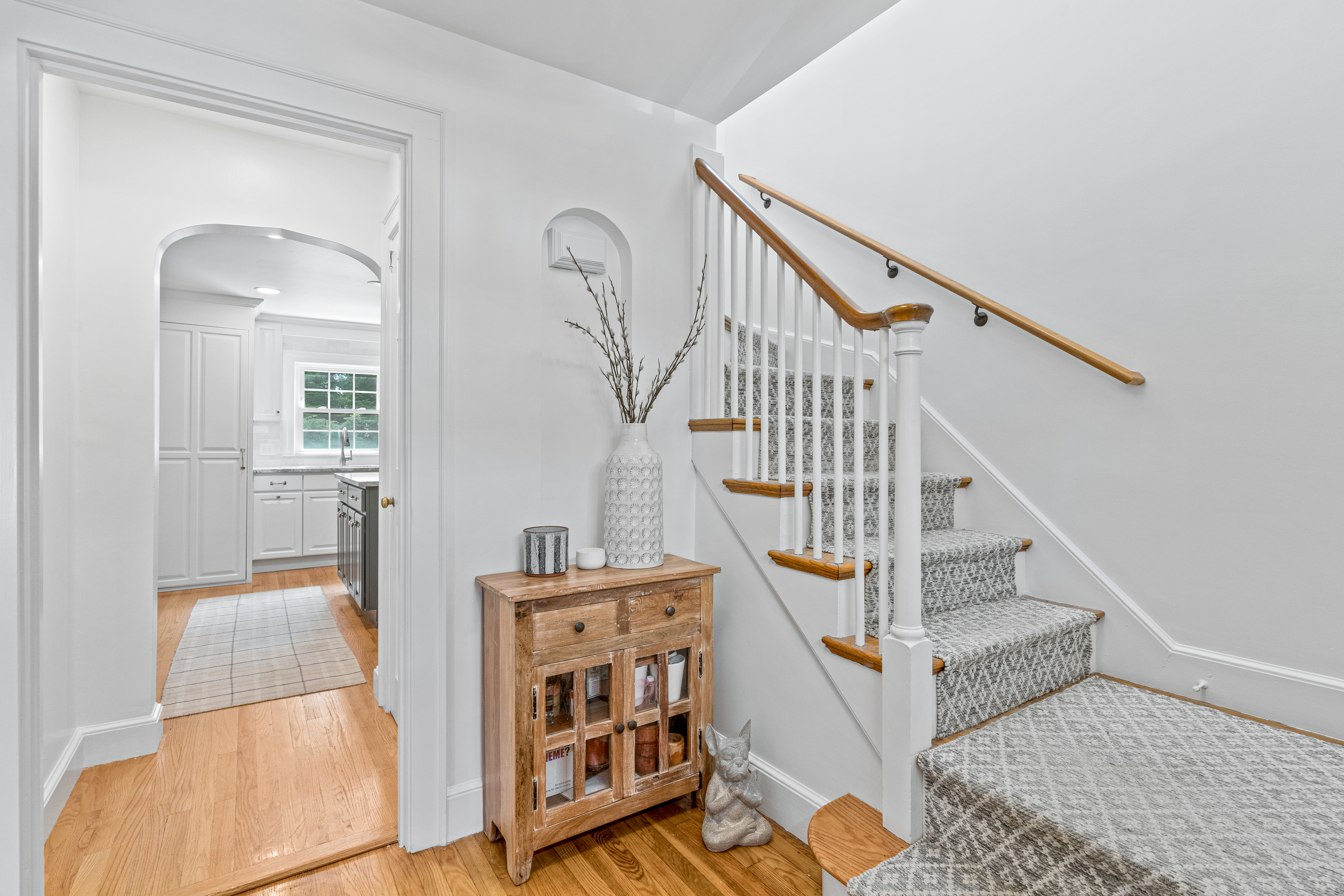 10-barna-road-boston-foyer